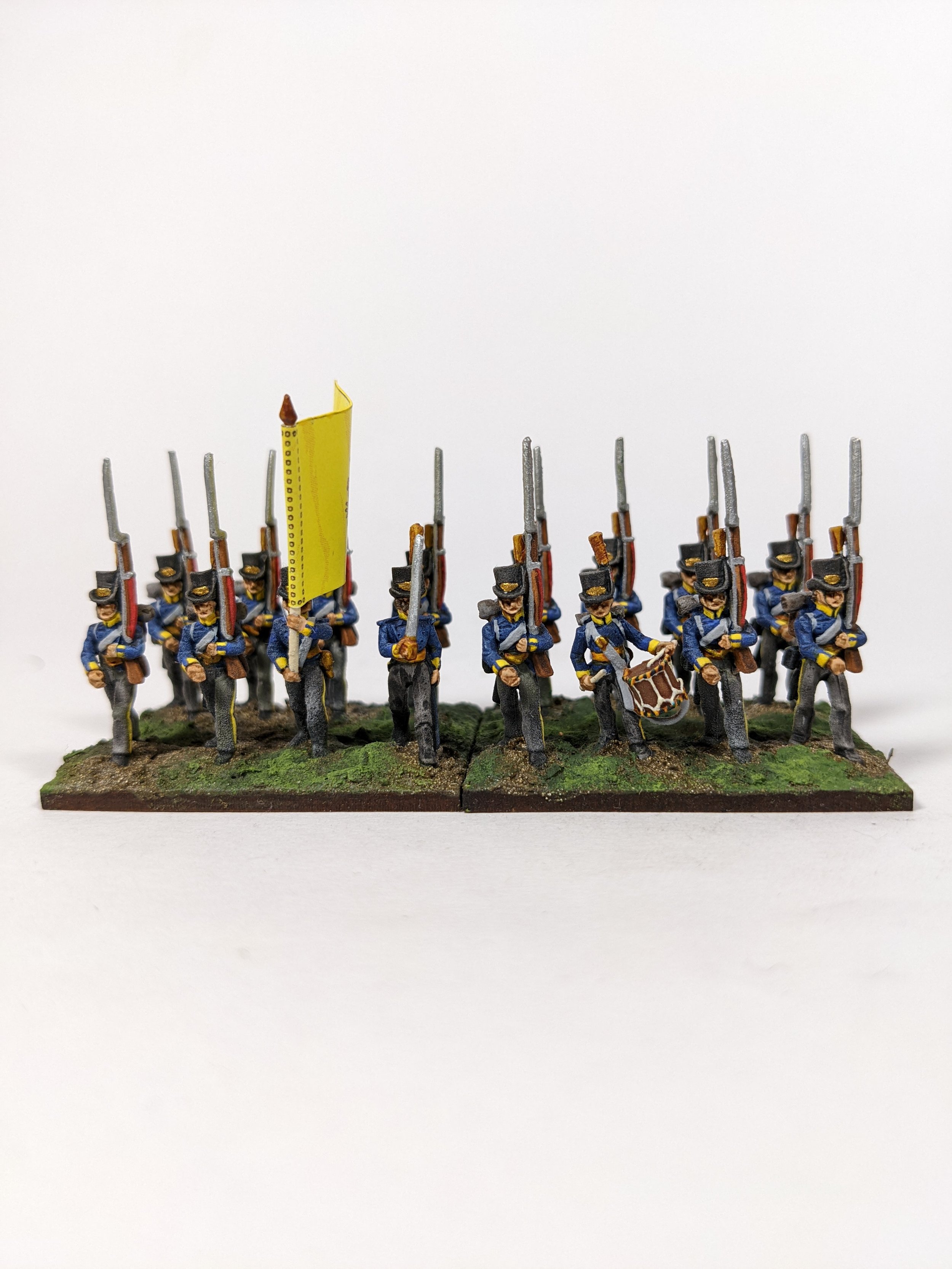 1810 Swedish Uniforms, Napoleonic, Kronoberg Regiment, Minifigs, Front View, Full Painted, Kompanifana Flag. Gull Miniatures