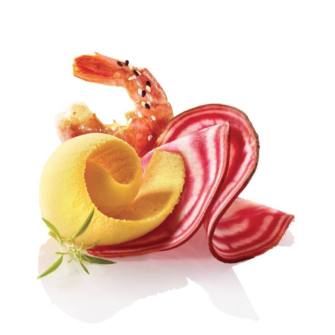 Mango ginger sorbet, Chioggia beet, shrimp with sesame and vervain leaf 😋

#makingdessertapleasure ⭐

#creation #frenchtouch #icecream #art #instagood #foodporn #feelgood #Summer #sun