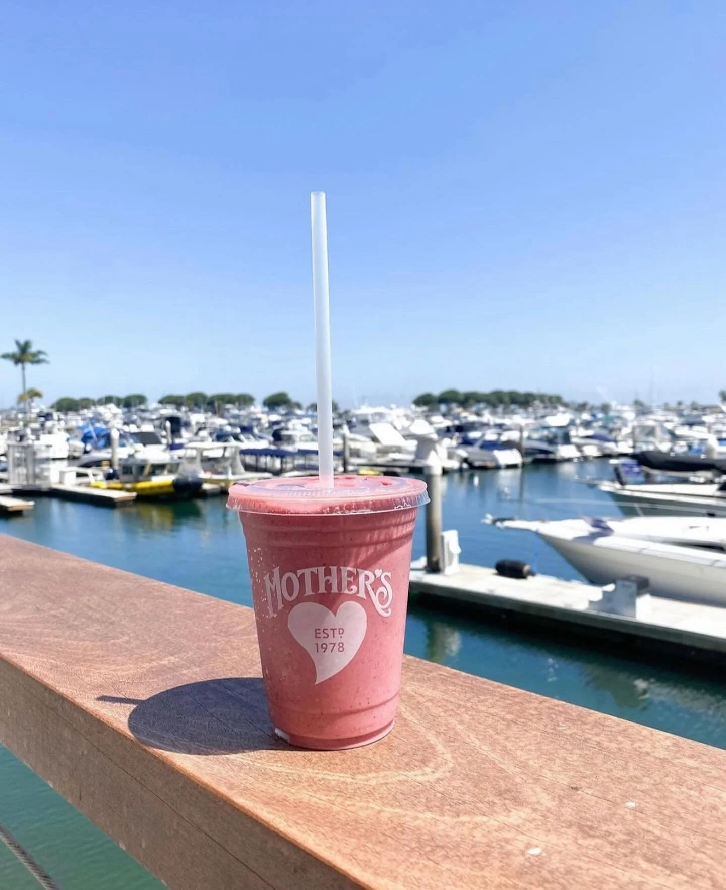 Smoothie with a view 🌊☀️ Pick up your favorite blend from @mothersmarkets and enjoy it dockside at Peter&rsquo;s Landing &mdash; sunshine and good vibes included 🩷🥤⛵️