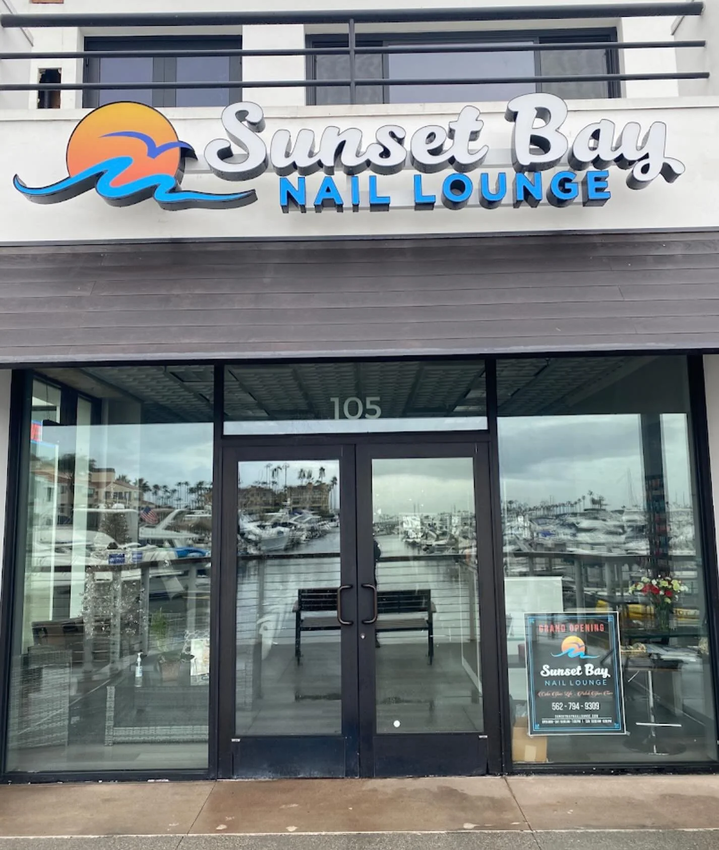 Your new glam spot by the water 💅🌅 @sunsetbaynails brings the full-service royal experience to Peter&rsquo;s Landing &mdash; think Gel-X, acrylics, facials, waxing, lashes&hellip; all with serious coastal vibes.