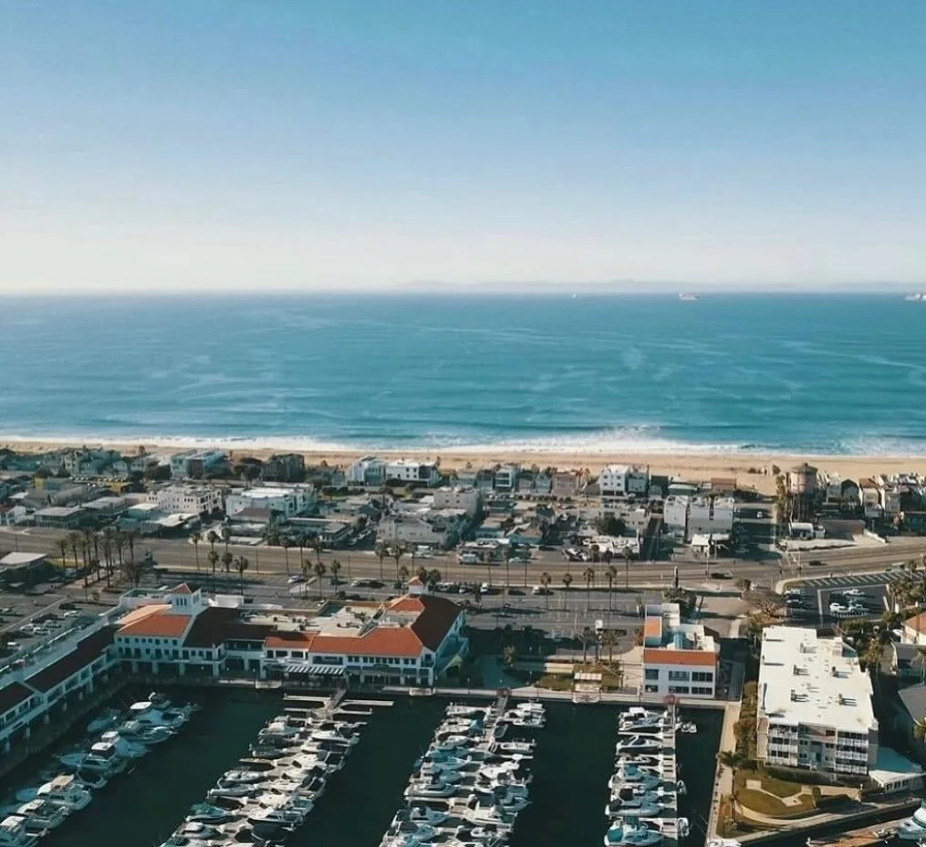 Support local, live coastal 🌊 This Small Business Saturday, explore Peter&rsquo;s Landing and celebrate the small businesses that bring our marina to life 🛍️
Shop, stroll, snack, and take in those signature harbor views ⛵️

📷 @dcco_