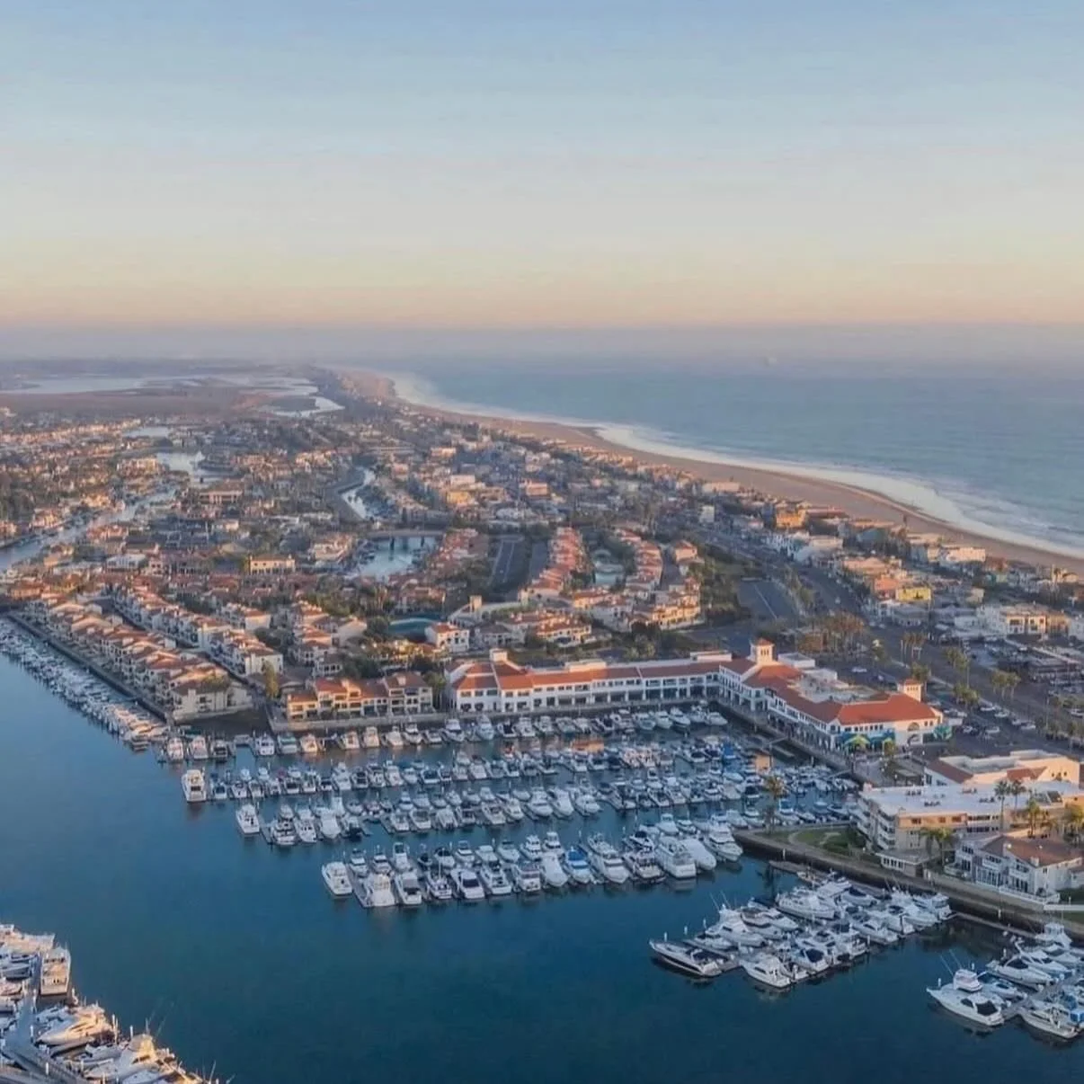 Boats, bites &amp; good energy ⚓🍜☀️ Peter&rsquo;s Landing on PCH is where it&rsquo;s at &mdash; @phomayrestaurant, @himalayagrill, @goldenroadpubhb, @pelicanisle &amp; so much more all steps from the water 🌊 Find your groove at 16400 Pacific Coast 