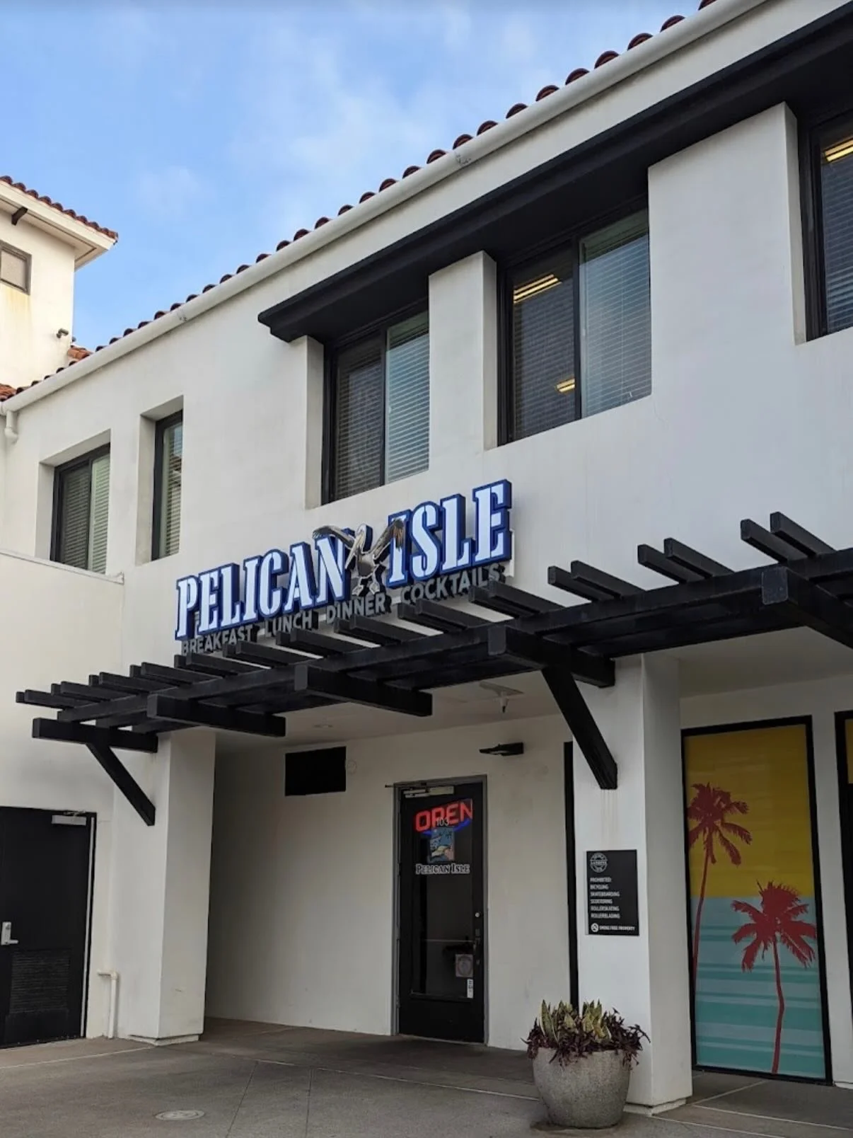 breakfast. lunch. dinner. cocktails. views. 👀 @pelicanisle has it ALL and we have the receipts 🦞🍹🔥