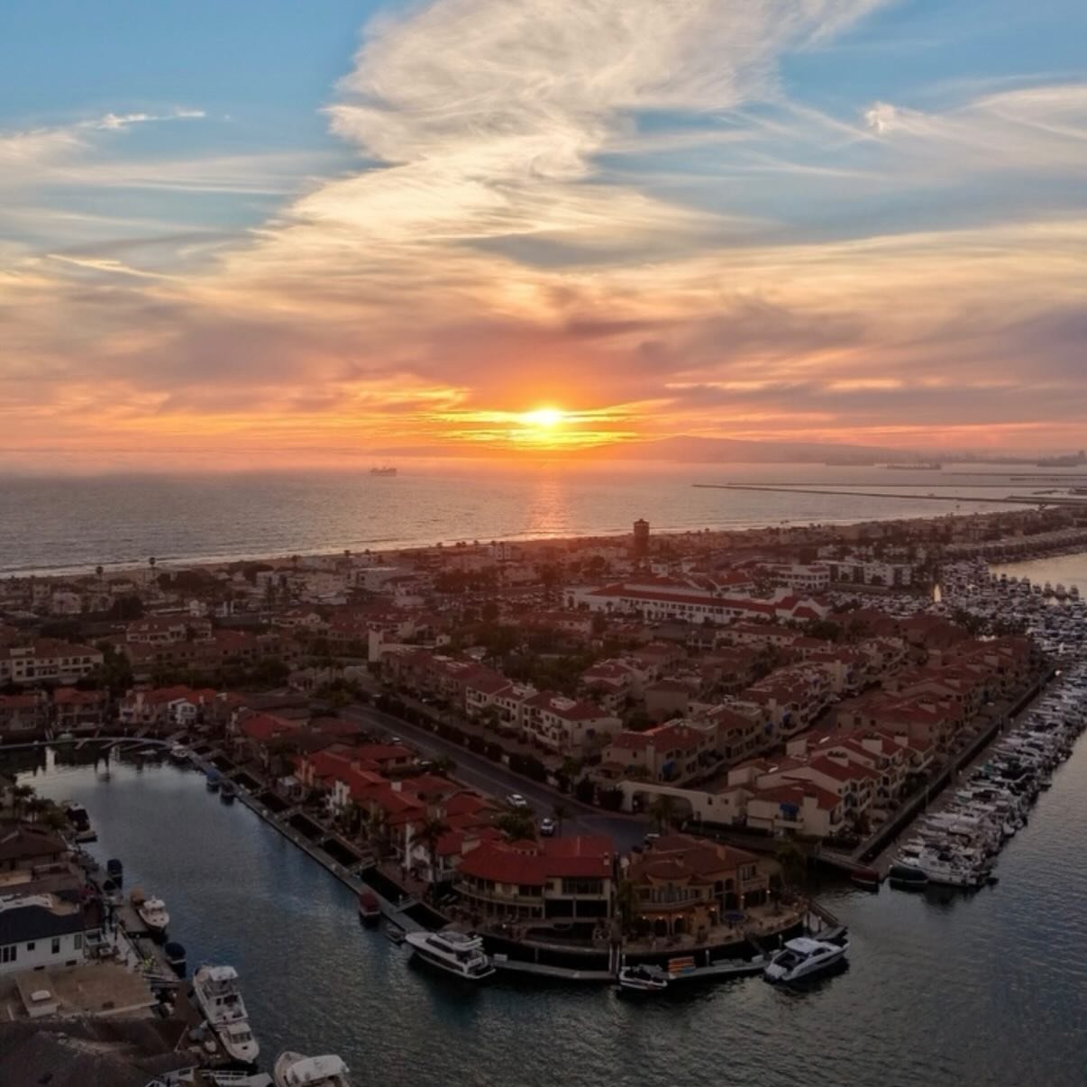 Find your rhythm. 🌅 The heart of Sunset Beach never looked so good. Come wander. 🛥️

📸 @p_k_drone