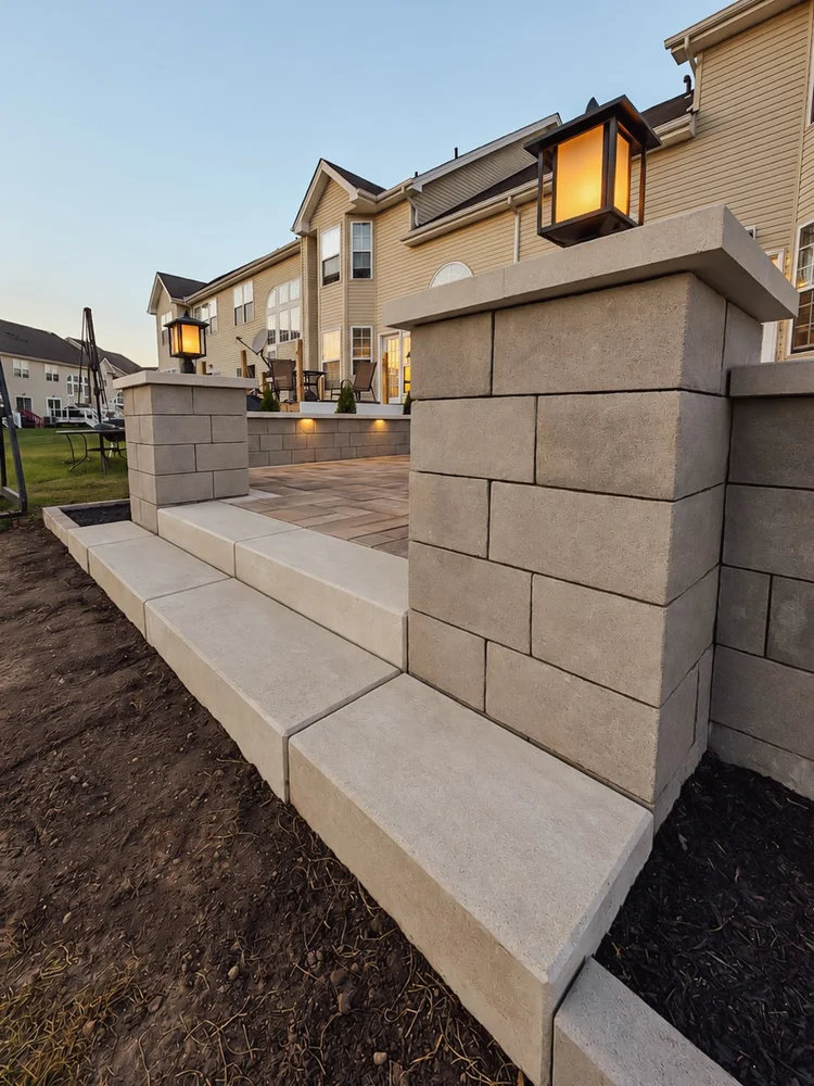 Techo-Bloc pillars with pillar lights and Raffinato steps