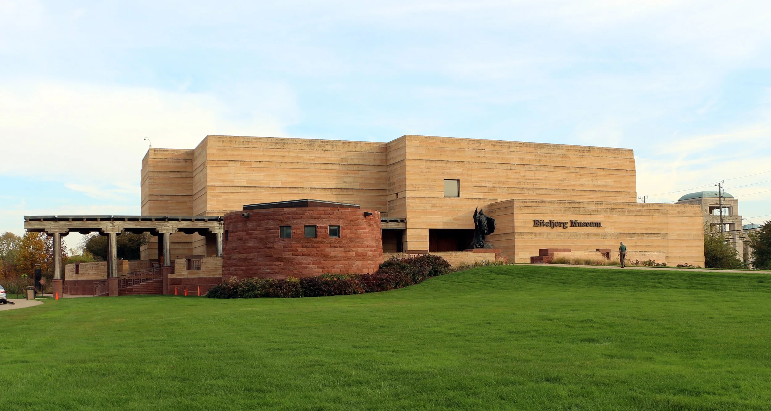 Indianapolis,_eiteljorg_museum,_esterno_00_-_cropped.jpg