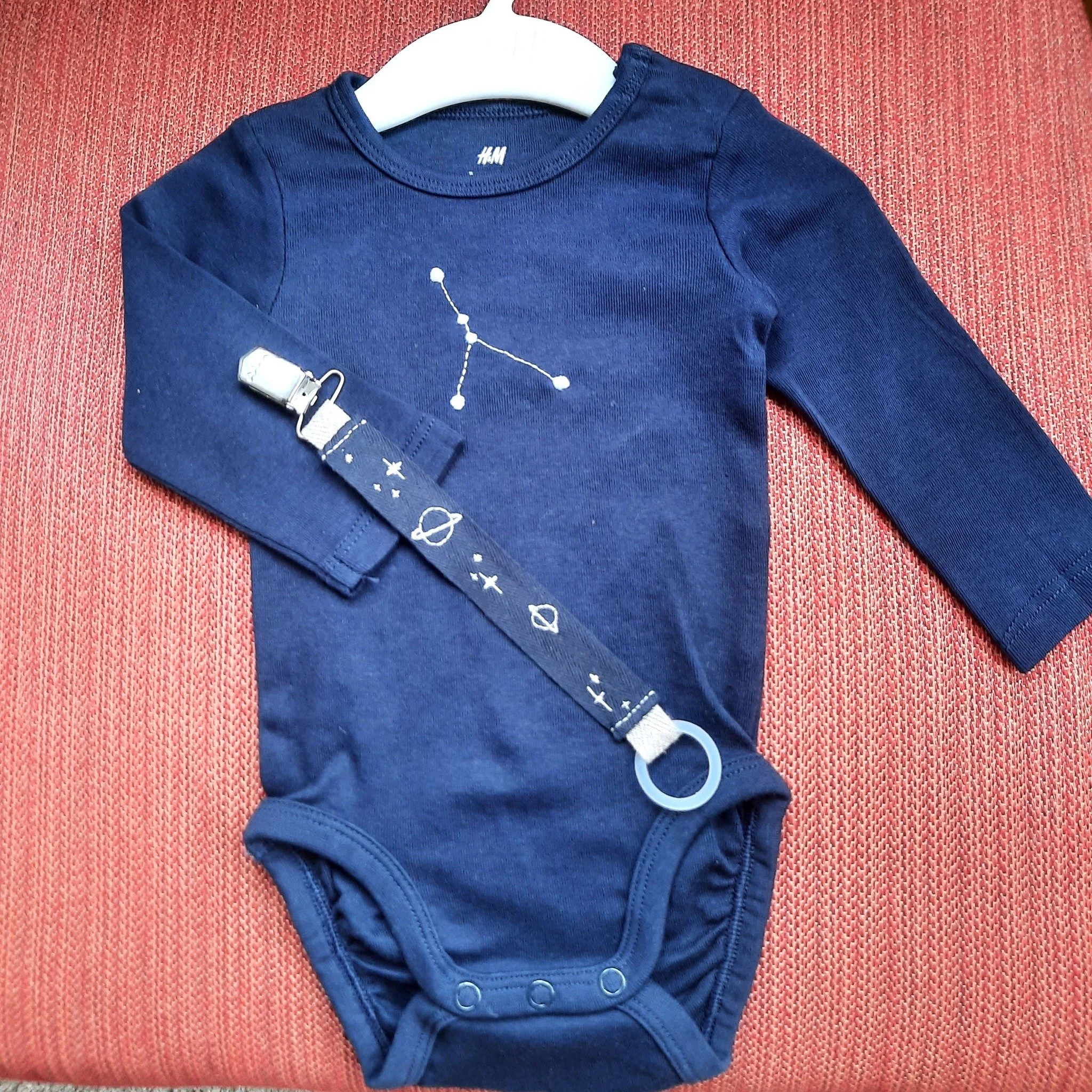 P&aring; tisdag 9 december 14.30-16.00 &auml;r det p&aring; babycaf&eacute; p&aring; STUDIO som en del av Re:jul. Jag kommer att prata om broderi p&aring; kl&auml;der och Inimini om att handla second hand. L&auml;nk till f&ouml;ranm&auml;lan och hela