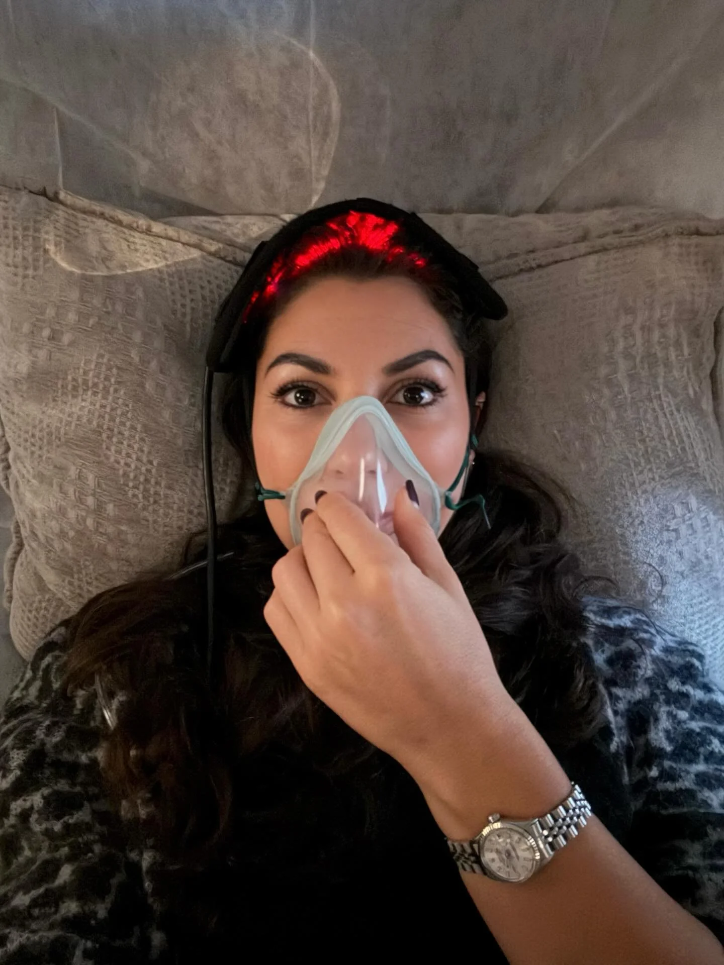 What a start of the week 💫💫

I tested a session at @rebodyclub Islington and here is my grounded take...

They combine a hyperbaric oxygen chamber with red light therapy, which together support tissue recovery by improving oxygen delivery, circulat