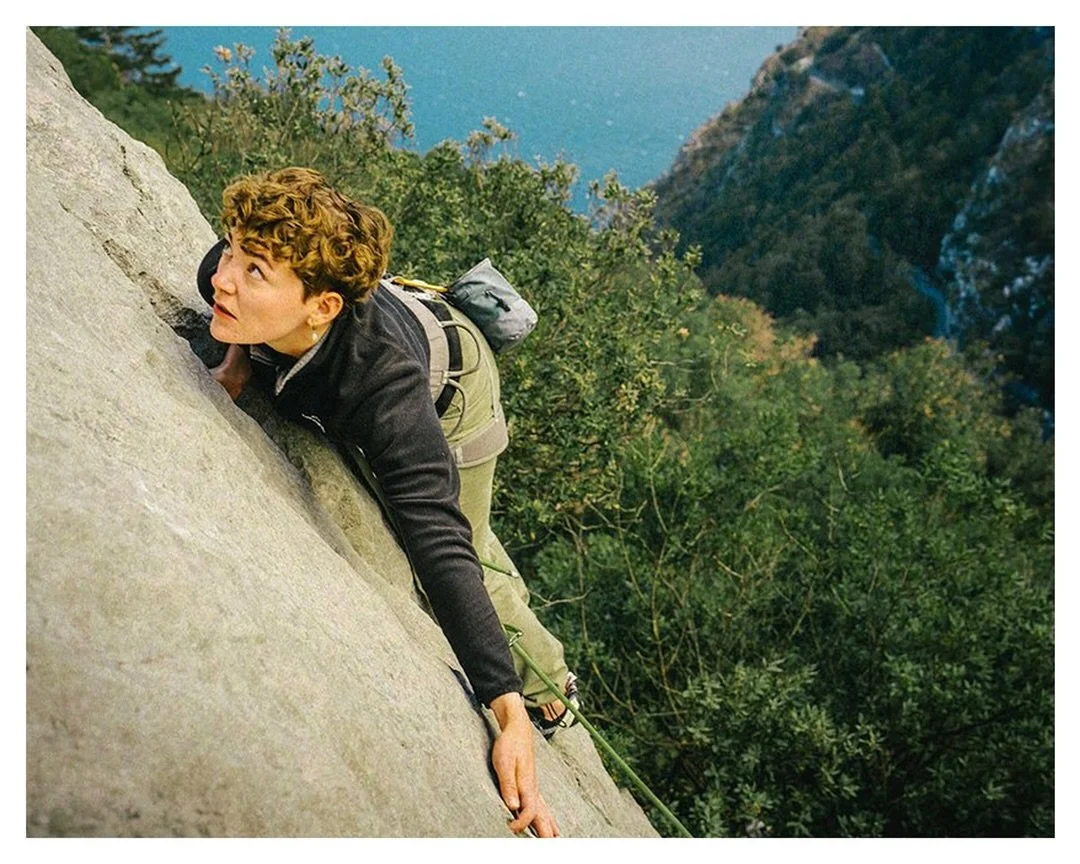 Memories from climbing trips with friends // Manifesting waaaay more of this over southern summer and into next year 💫 climbing, exploring and photographing body movement outdoors ☺️🧗&zwj;♀️

Both digi and film shots, in Italy 🇮🇹 🎞️

#avibrantli