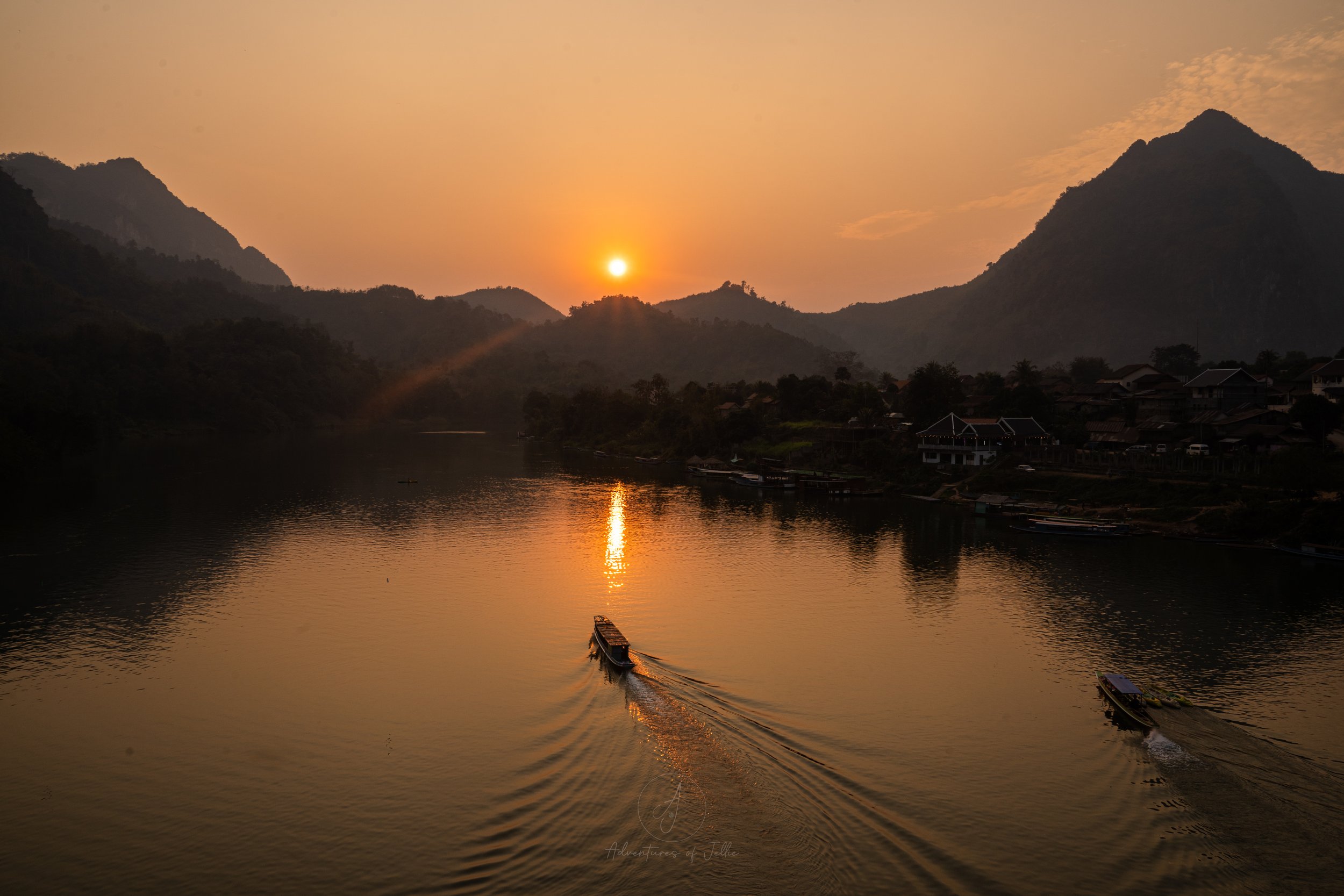 Sunset Nong Khiaw.jpg