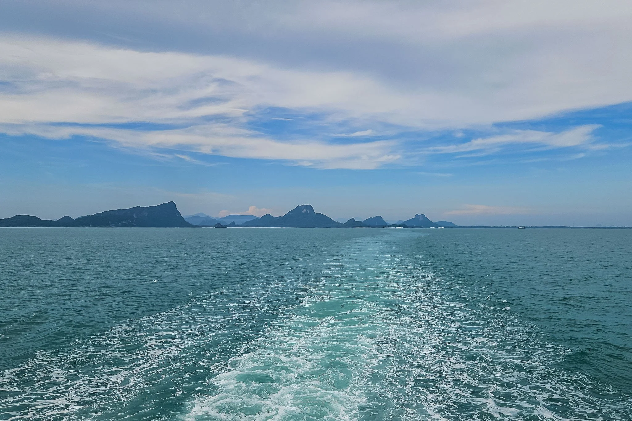 How To Get To Koh Phangan, Koh Samui &amp; Koh Tao On A Budget!