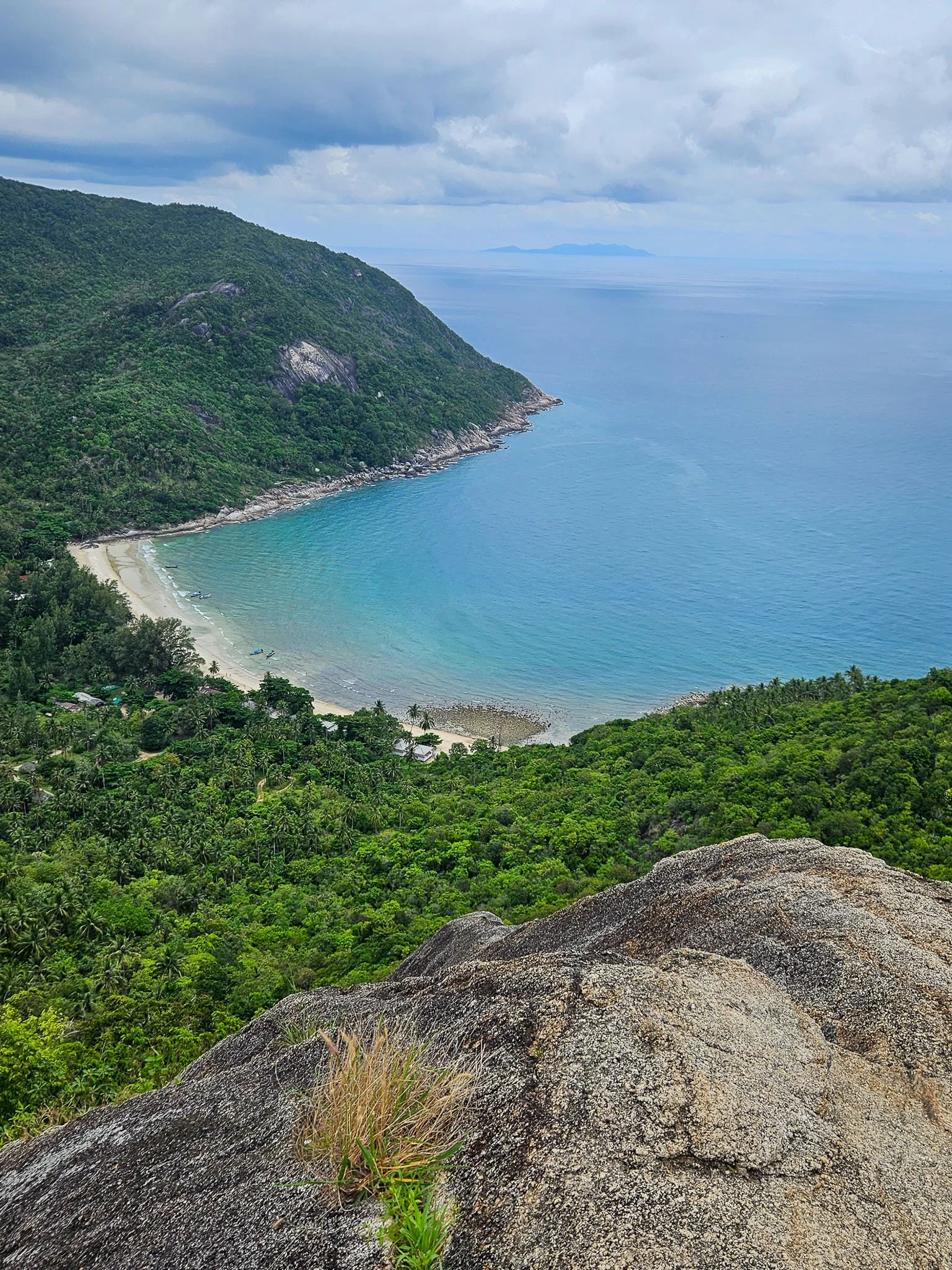 A vertigo inducing view down over Bottle Beach from the edge of the precarious, rocky Bottle Beach Viewpoint.
