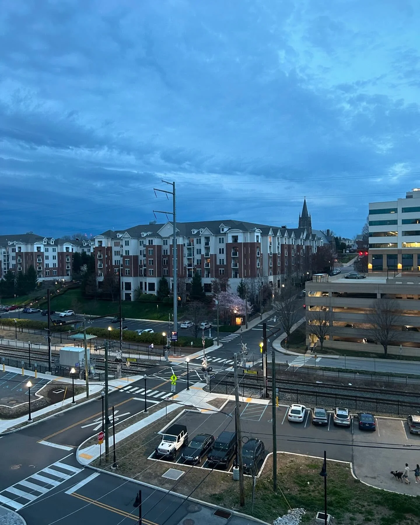 Make your commute easier while living at The Birch. With the  Conshohocken train stop just steps outside of your door, traveling is now hassle free!
.
.
.
#birch51wash #apartmentliving #conshy #luxuaryapartments #conshohocken #kop #phillyapartments #