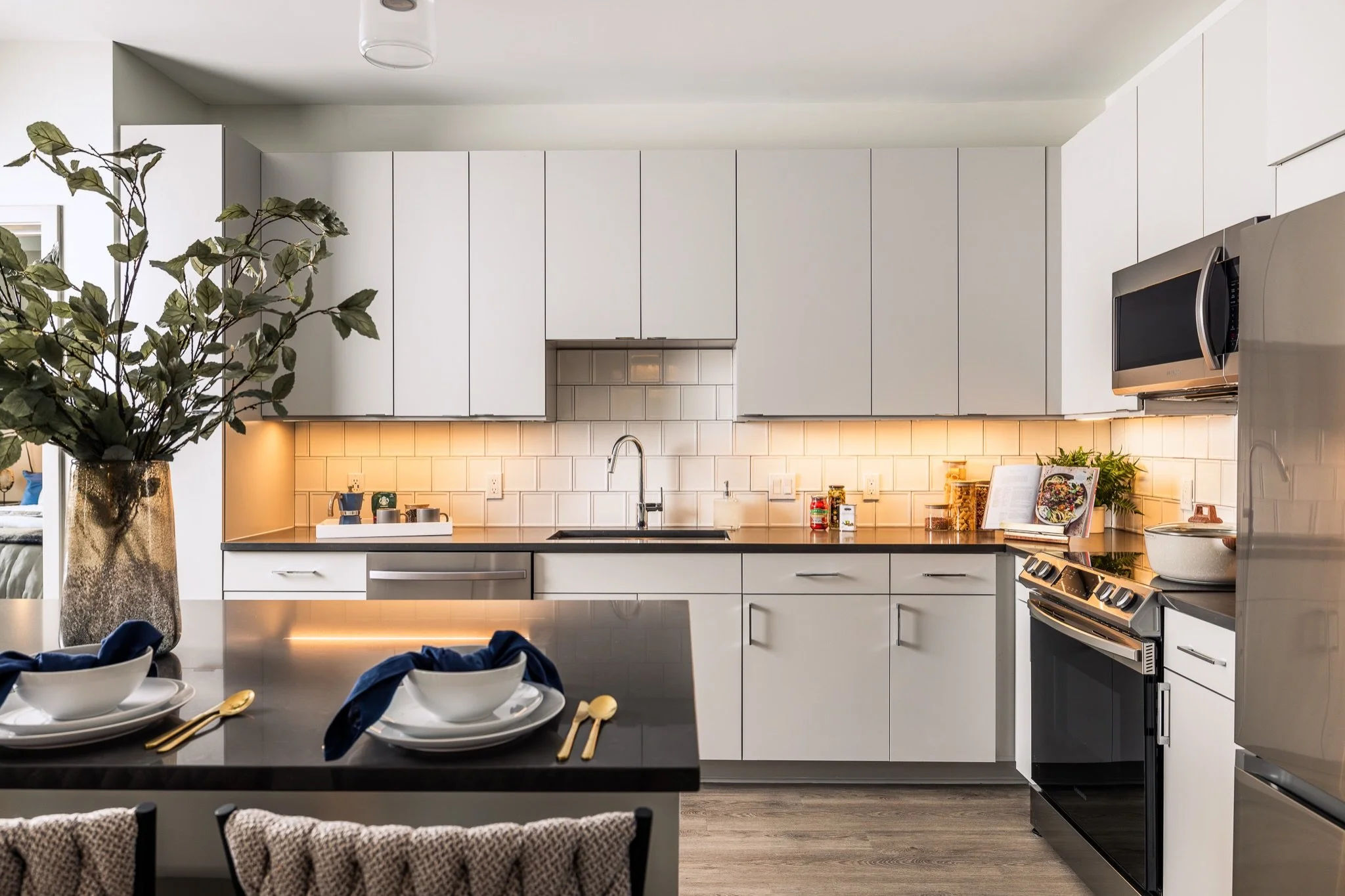 Made for morning coffee, weeknight dinners, and everything in between. Check out the modern residence kitchens designed for everyday living at The Birch.
.
.
.
the birch apartments conshohocken apts modern kitchens Philadelphia suburbs conshy washing