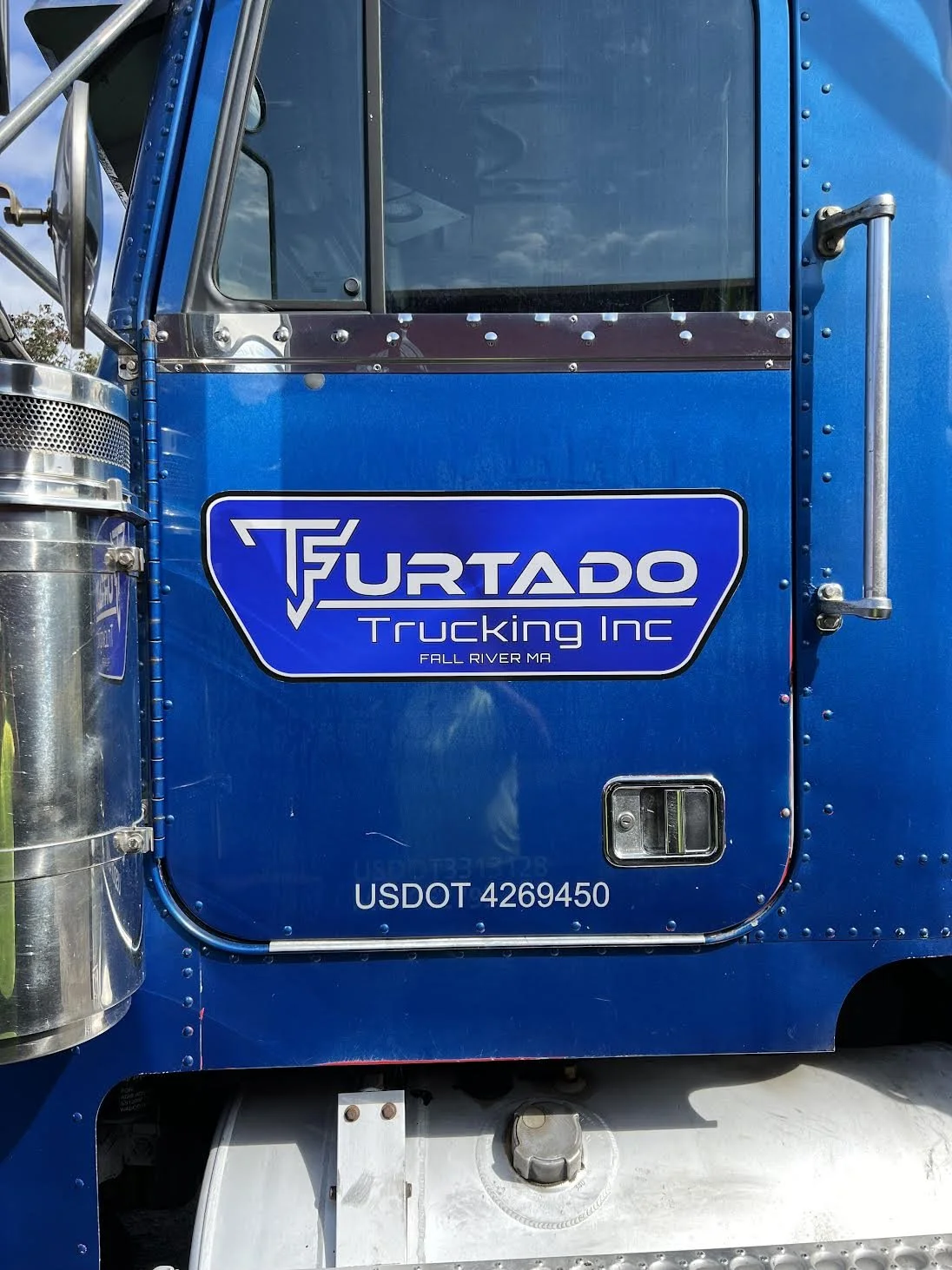 3M Digitally Printed Decal Truck Logo/Lettering on this 18 Wheeler for T Furtado Trucking!