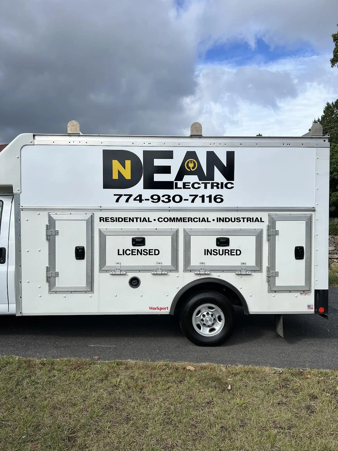 Full White Wrap to cover existing shadowing on each top side and rear door.  Logo and lettering displays complete on all 4 sides with High Performance vinyls