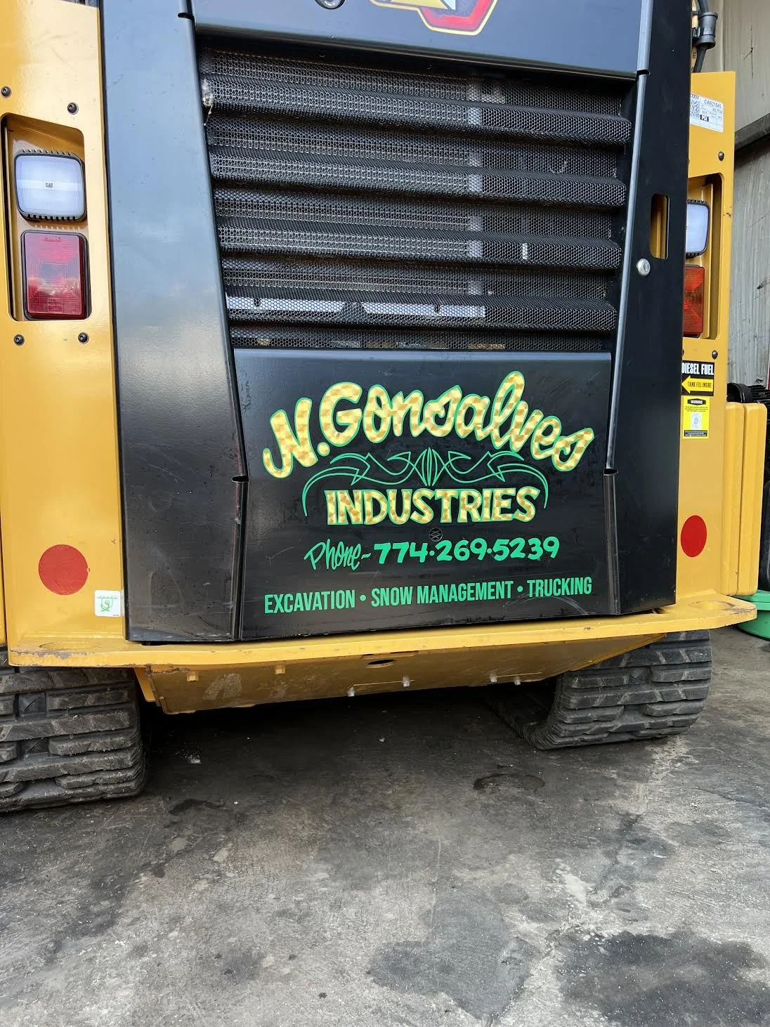 N. Gonsalves got his Skid Decked out with that Bright Green & Gold Engine Turn Vinyls!