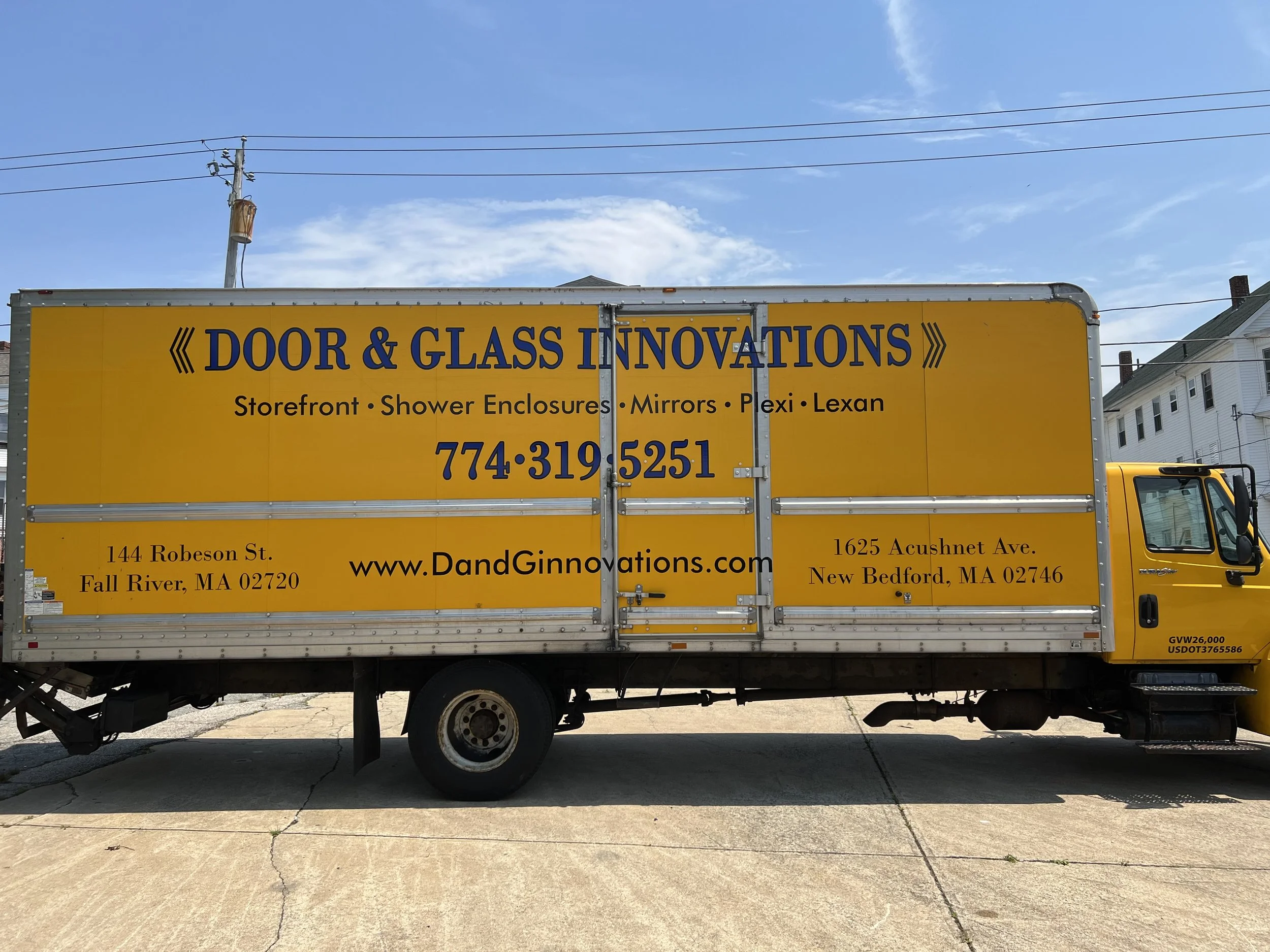 26' Penske Truck for Door and Glass Innovations out of Fall River, MA.  This was a Double sided job that our team completed in 1 morning.  The truck was installed primarily with black vinyl, but the company name and logo was sapphire blue with a blac