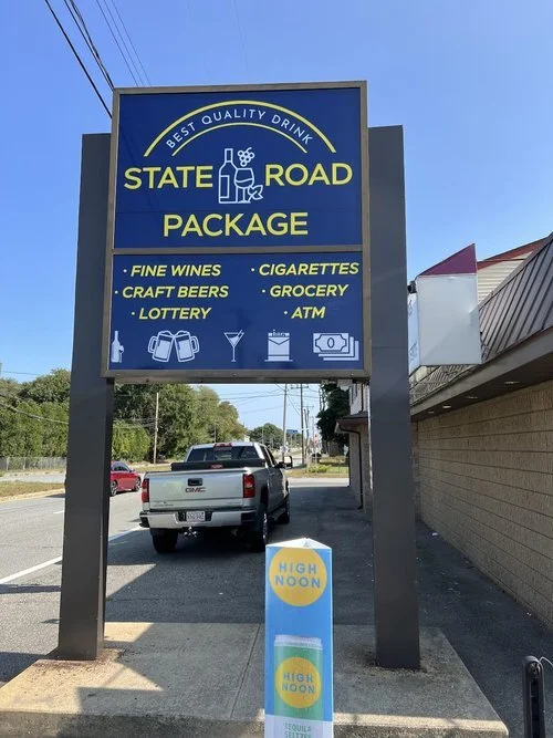 Whole new modern look for State Road Package in Westport, MA. Redesigned their new display, completed new replacement faces for their Pylon, refurbed and retrofitted the Pylon with new LEDs.