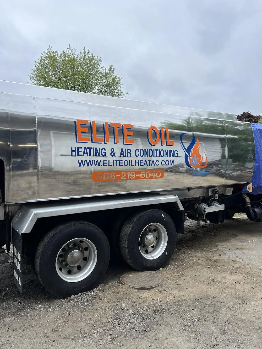 Solid looking Oil Rig Complete for Elite Oil out of Swansea, MA with 3 High Performance Vinyl Colors!
