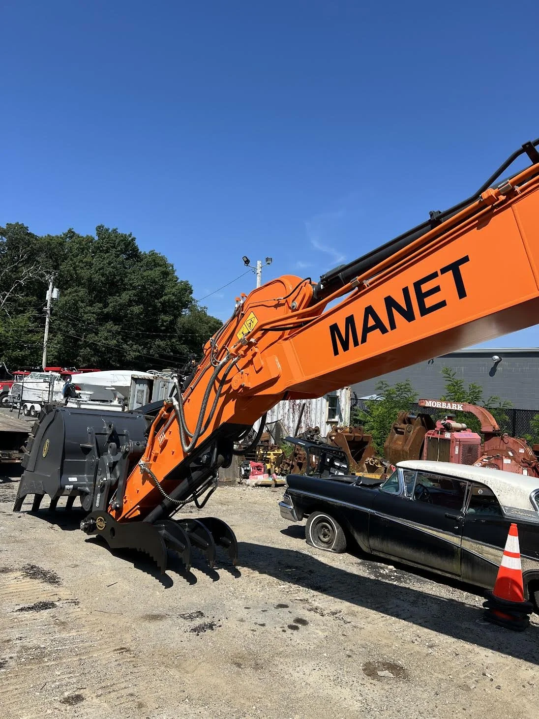 Nice ride up to Braintree, MA to link up with this amazing team to letter up their massive new excavator!
