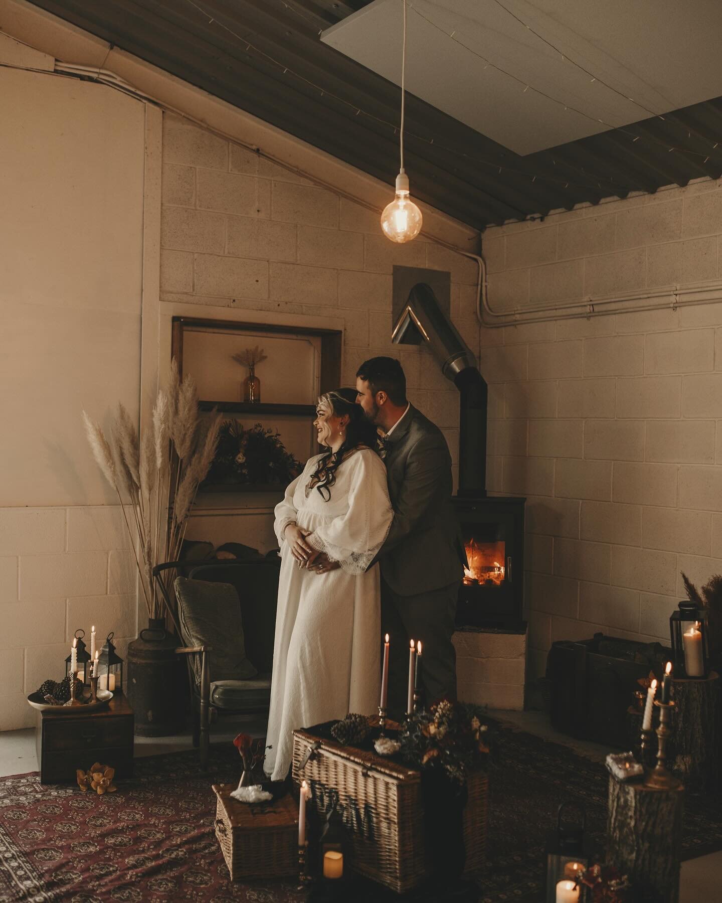 Celebrating the festive season with a love story 🌙

I absolutely fell in love with this winter styled wedding shoot from a week ago ✨ Working alongside some incredible creatives who have so much passion and commitment to making your wedding day so u
