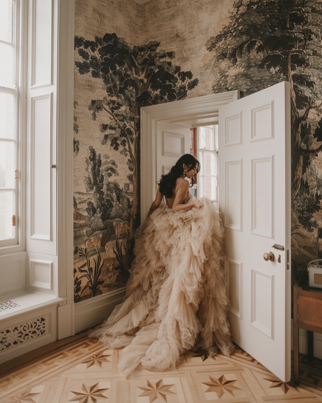 The most beautiful campaign shoot with an absolute dream team of wedding suppliers for the upcoming wonderful @loandbeholdanotherweddingfair 🌙

What an absolute dream shoot, we have so much beauty to share but for the moment I&rsquo;ll leave you wit
