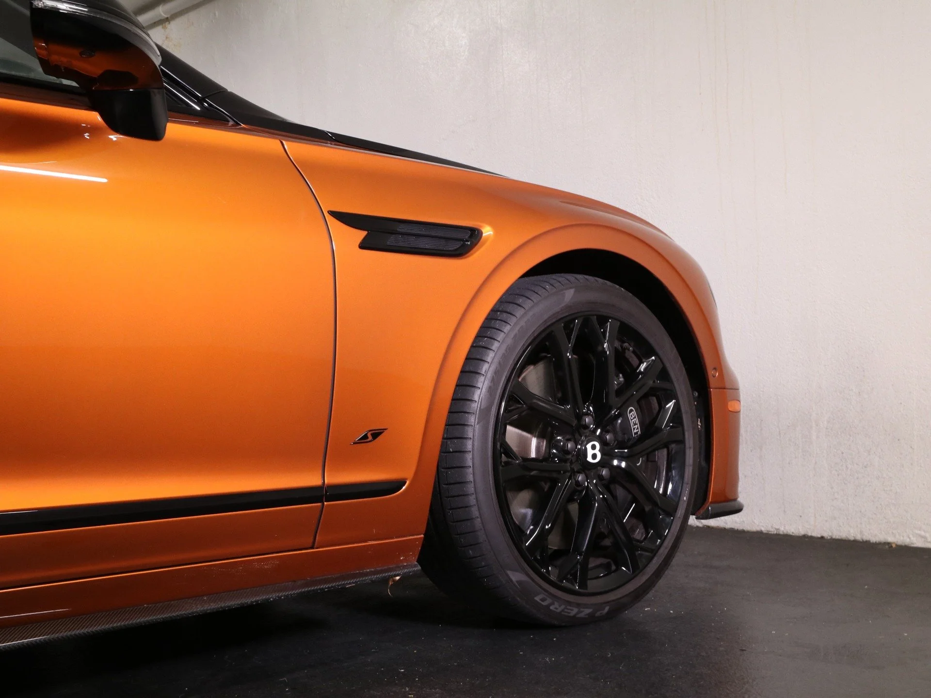 New-2024-Bentley-Flying-Spur-S-1732874371-12.jpg
