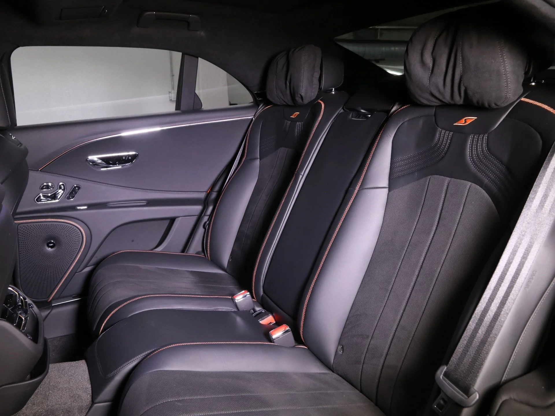 New-2024-Bentley-Flying-Spur-S-1732874371-28.jpg