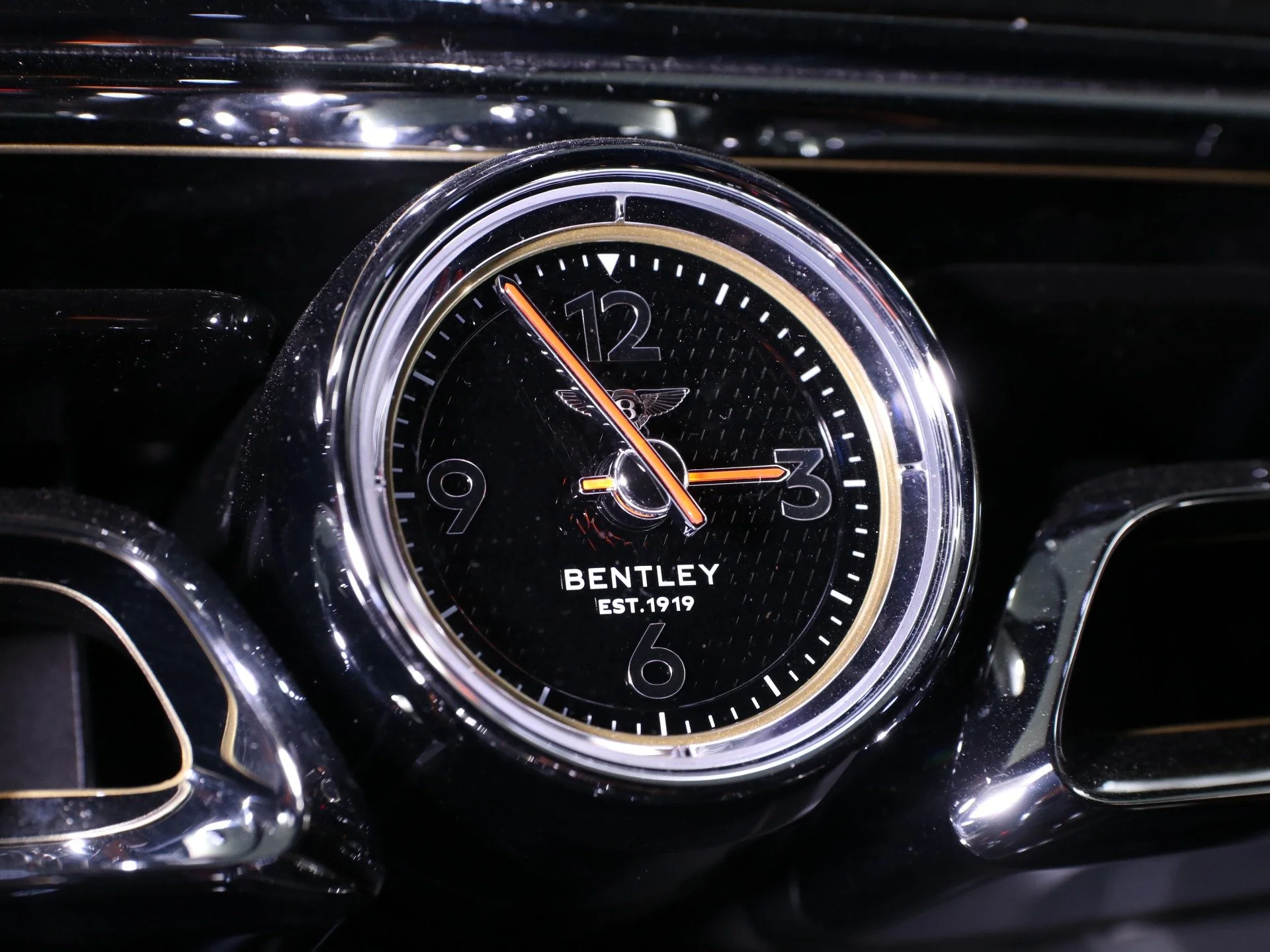 New-2024-Bentley-Flying-Spur-S-1732874371-23.jpg