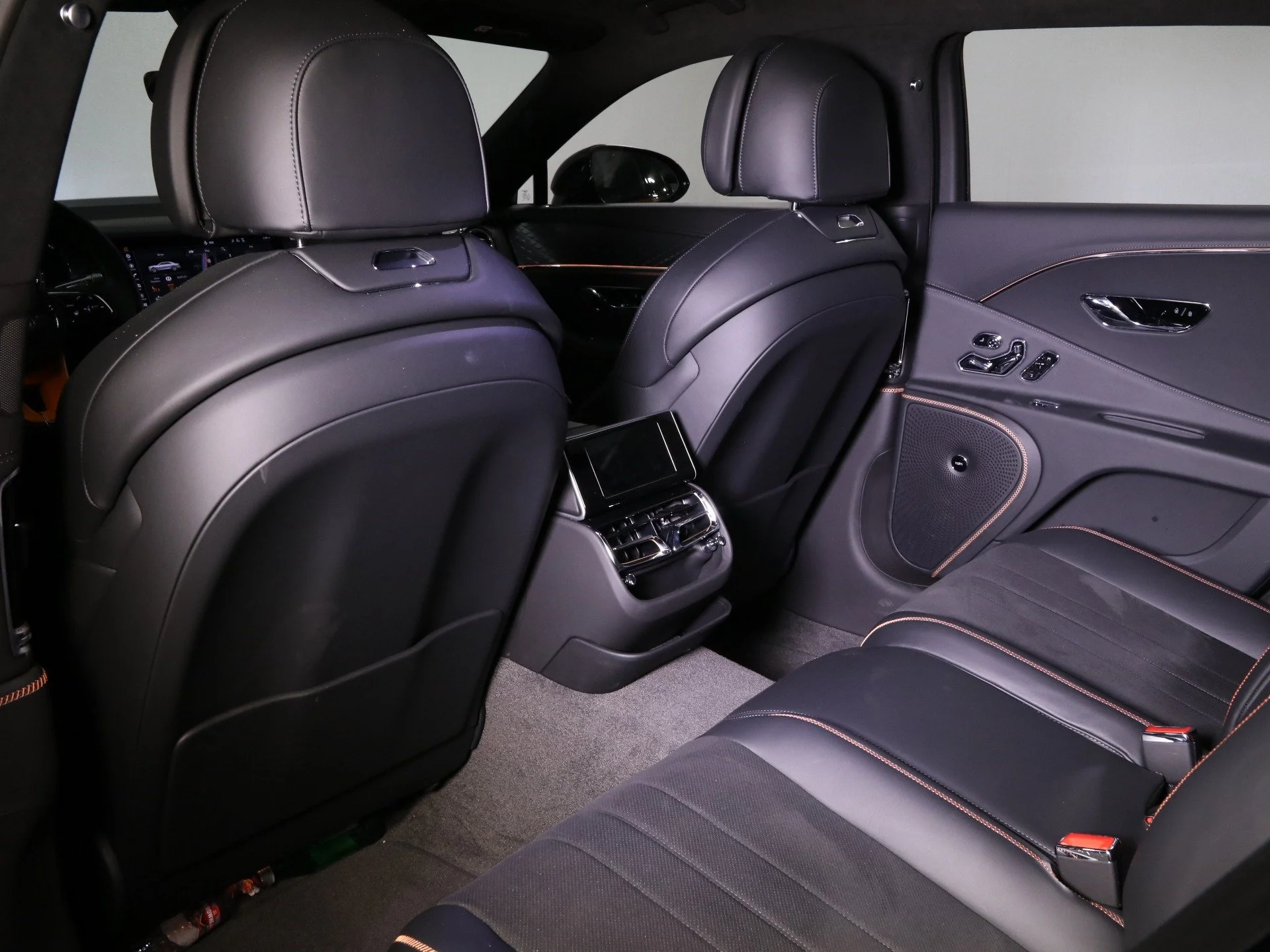 New-2024-Bentley-Flying-Spur-S-1732874371-27.jpg