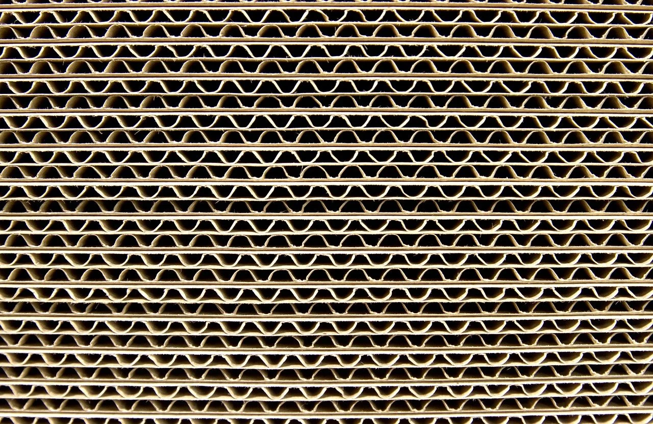 Stack of singlewall corrugated cardboard showcasing the fluting.