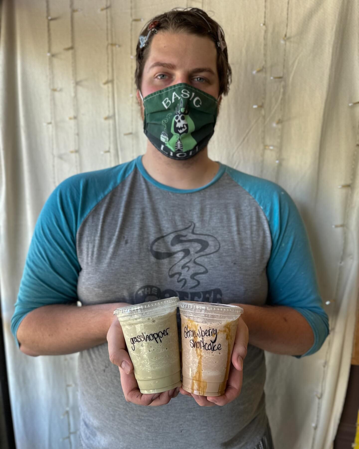 🌸Spring is here and so is our spring favorites. Come by and grab a minty grasshopper, or a sweet strawberry shortcake.&rdquo;🌸
Featuring- Our favorite barista, Will!

#spring #stpattysday #frappe #coffee #local #gulfcoast #smallbusiness #barista #c