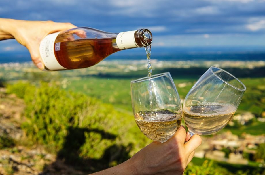 From Vineyard to Blend: The White Wine Experience
