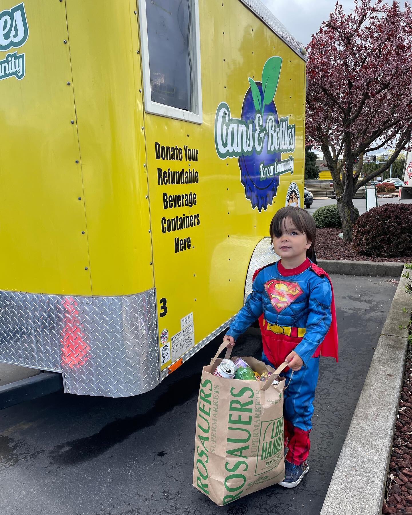 Superman himself visited the trailer today to drop off some cans for our Ukraine fundraiser! The drive ends tomorrow so you have one more day to bring your bottles and cans. The Hood River Lions will match all donations up to $2500 and all proceeds g