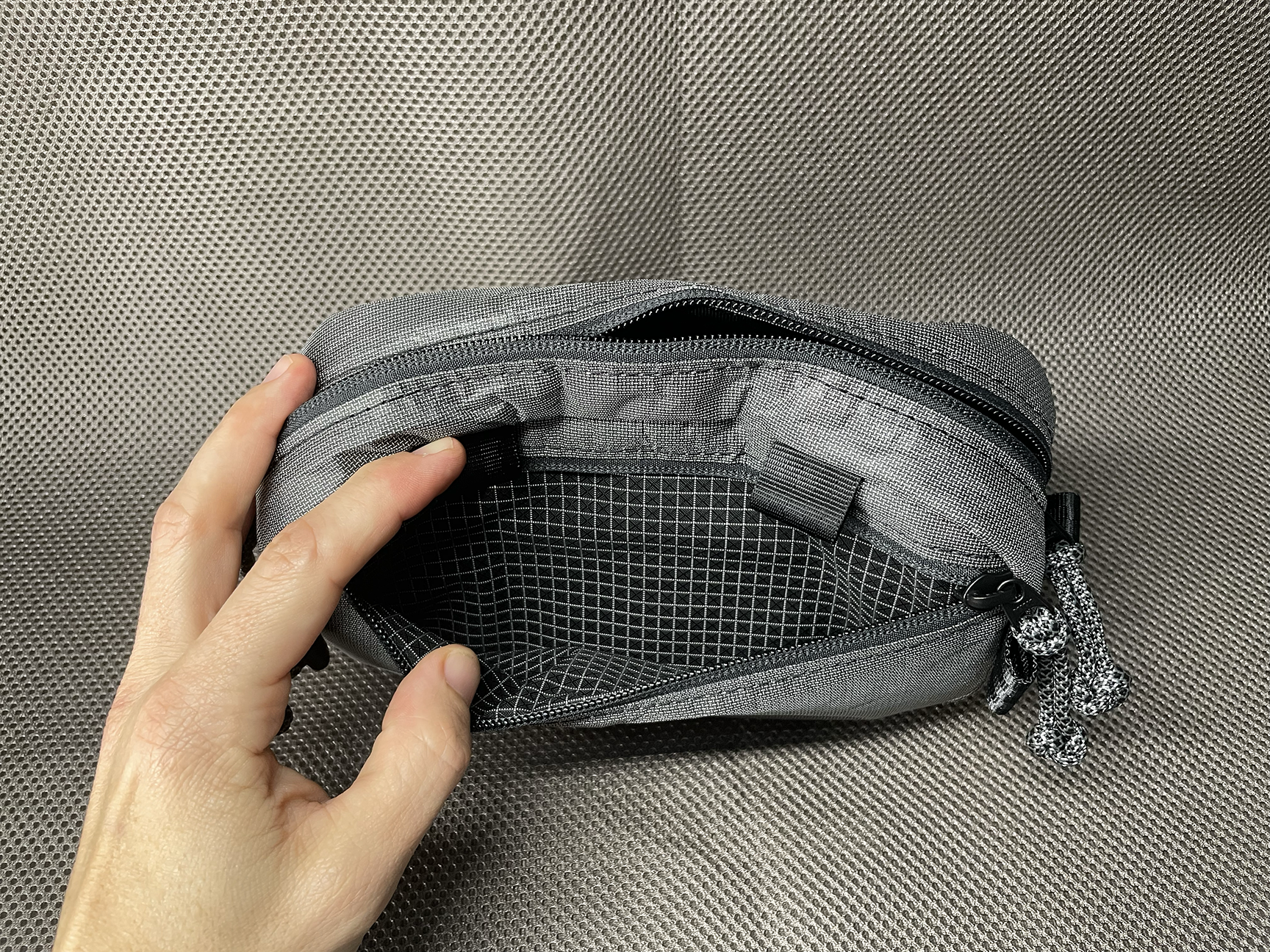 LEB Oct03b Ultra100 Storm Gray UHMWPE Black 05.png