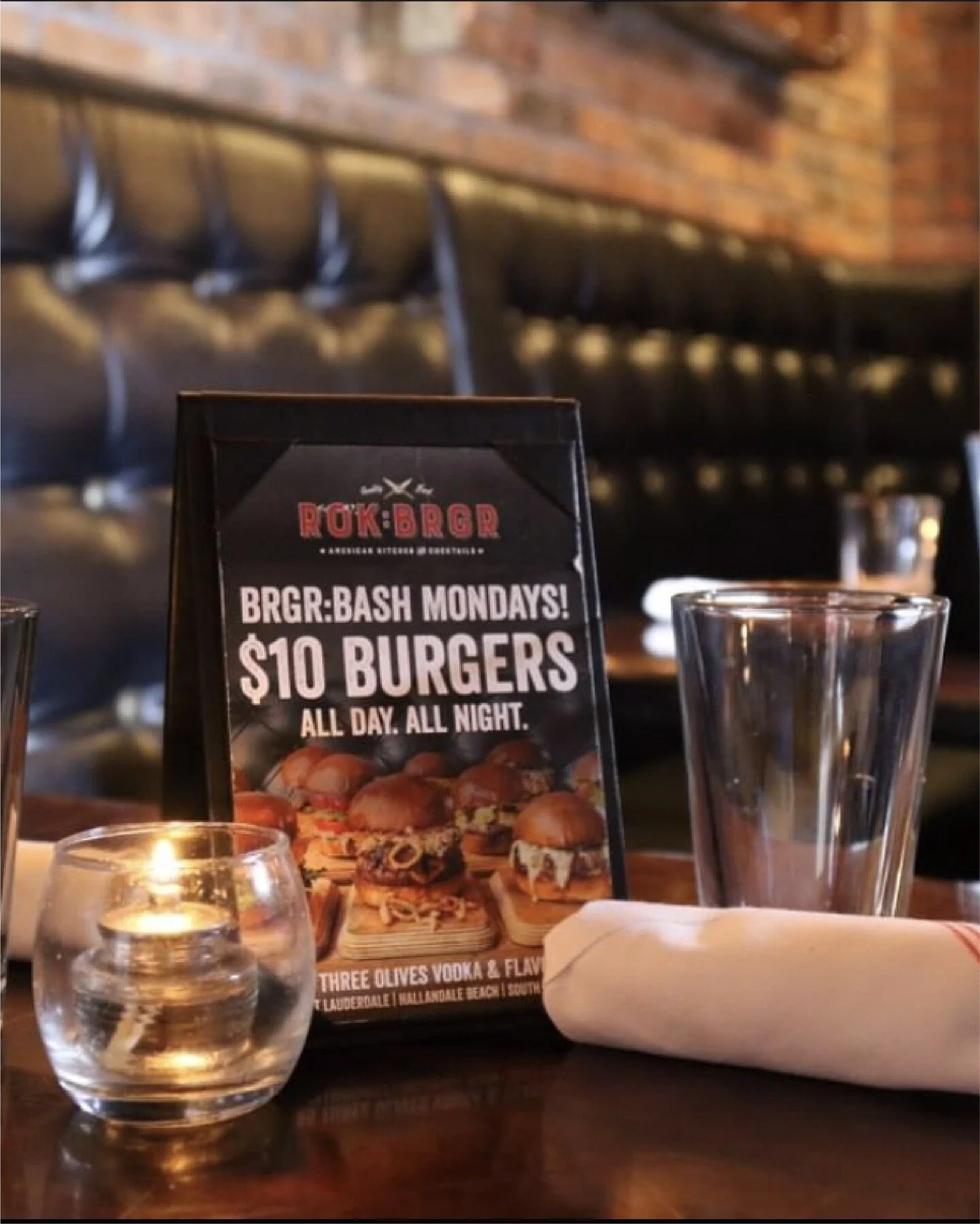 Give your patrons something appetizing to look at while they dine 🍔
---
Tabletop signage for a #fortlauderdale restaurant

#restaurantdesign #graphicdesign #creativeagency