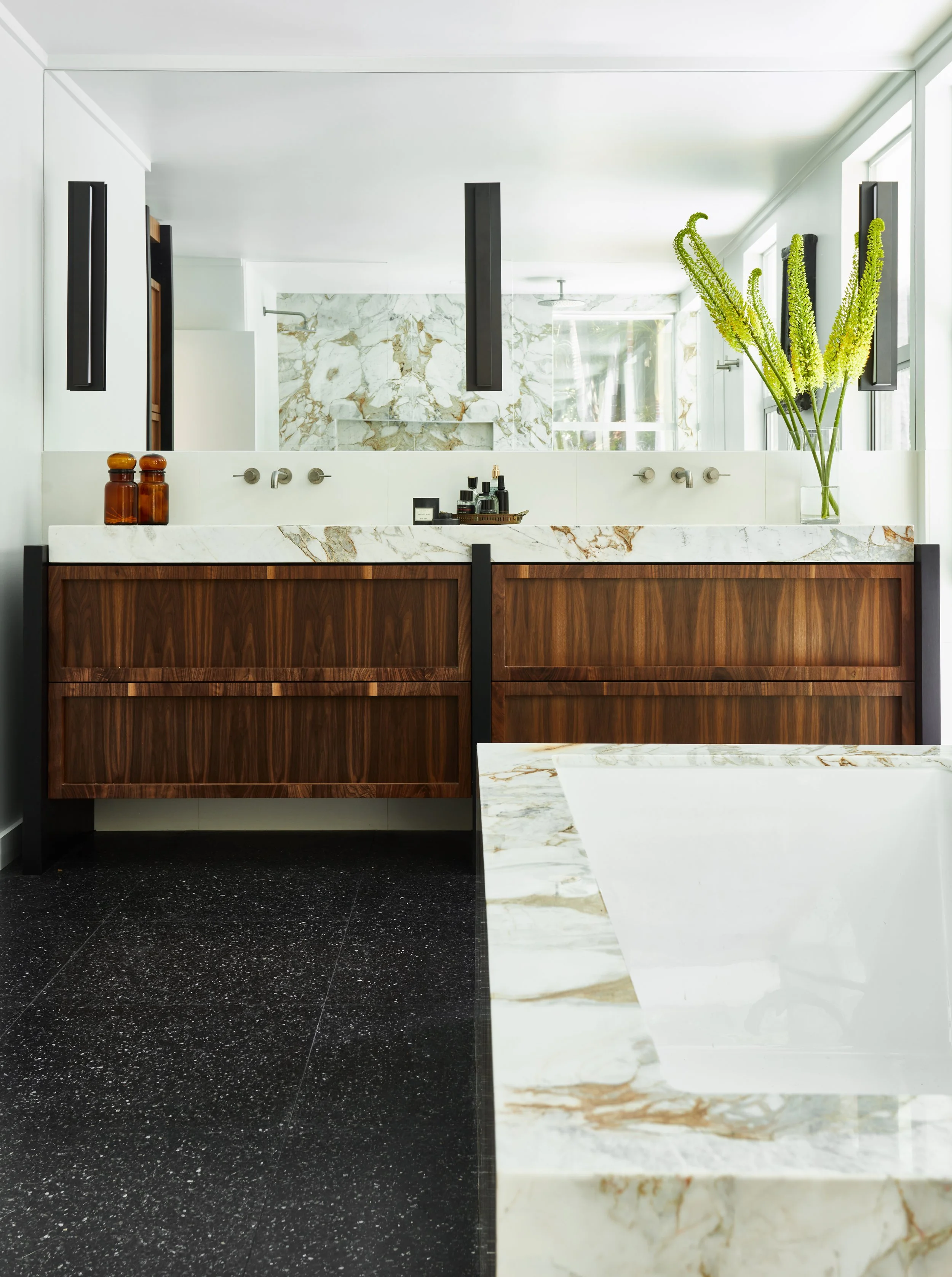 beau-geste-nichols-canyon-ensuite-vanity.jpg