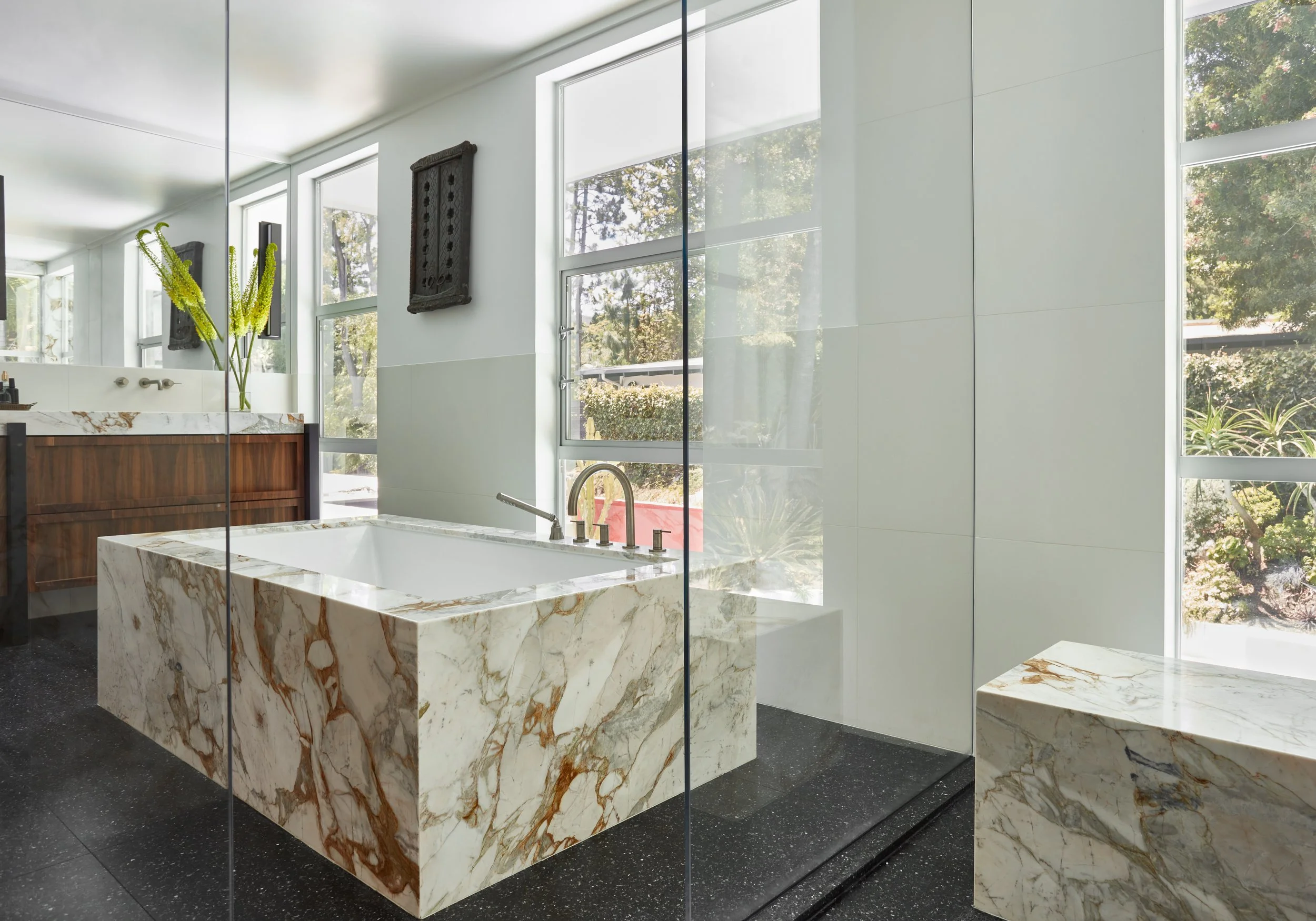 beau-geste-nichols-canyon-ensuite-bathtub.jpg