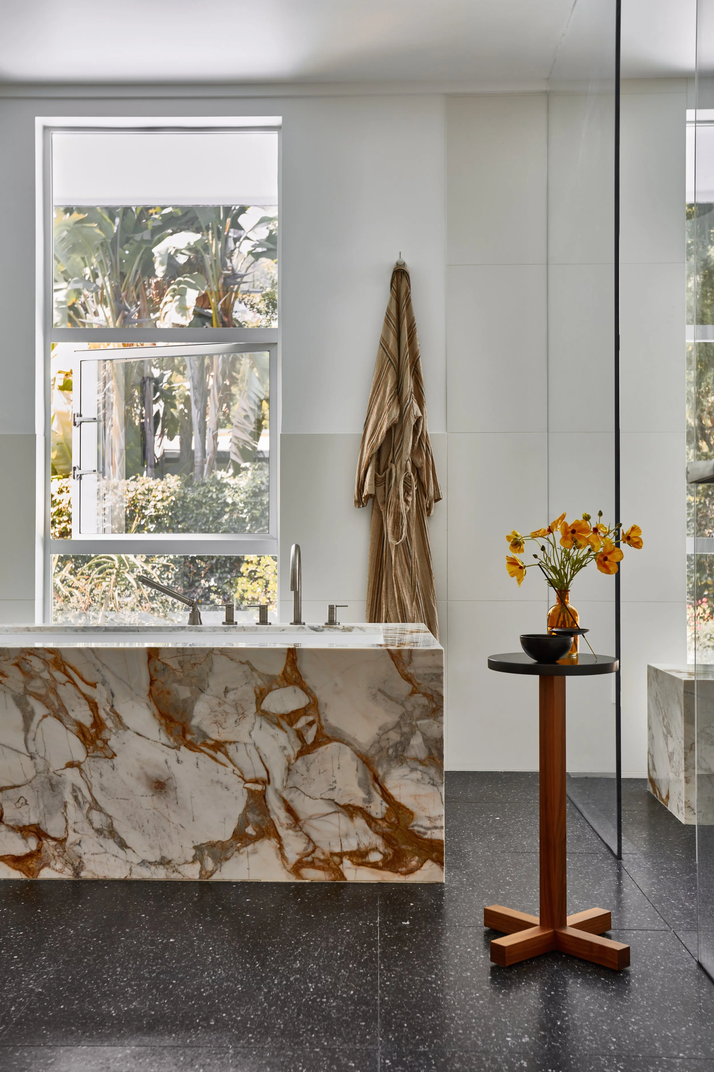 beau-geste-nichols-canyon-ensuite-marble2.jpg