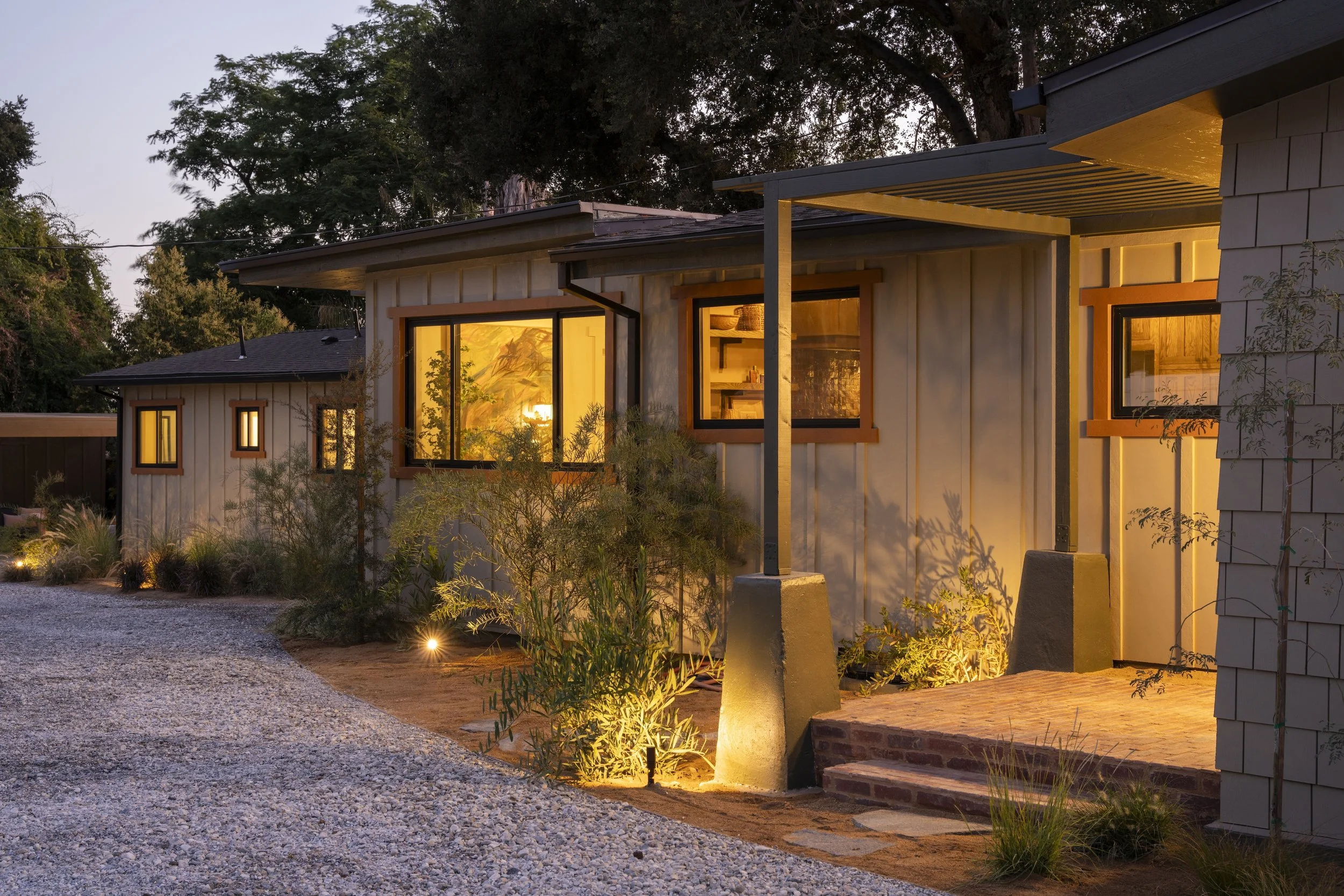 beau-geste-altadena-craftsman-front-window.jpg