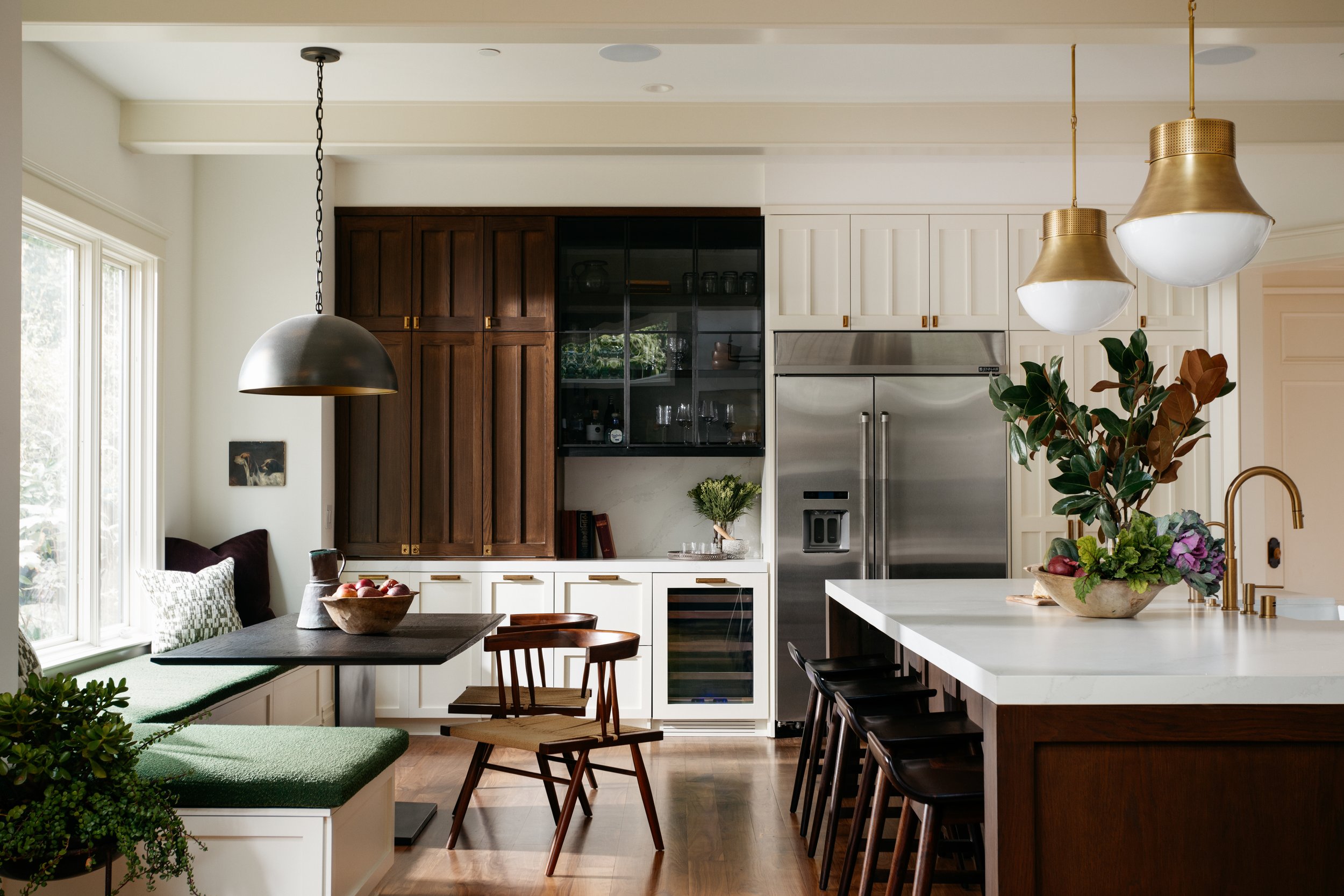beau-geste-sierra-madre-craftsman-kitchen-seating.jpg