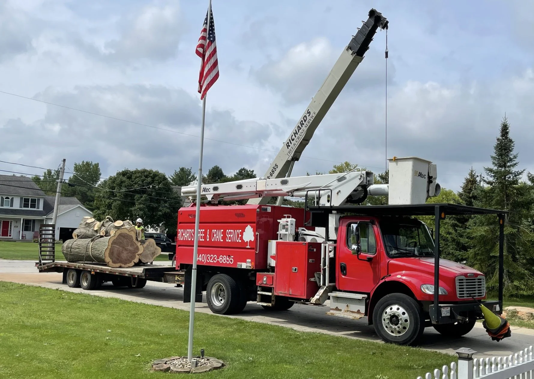 Richard's Tree & Crane Service gallery 3