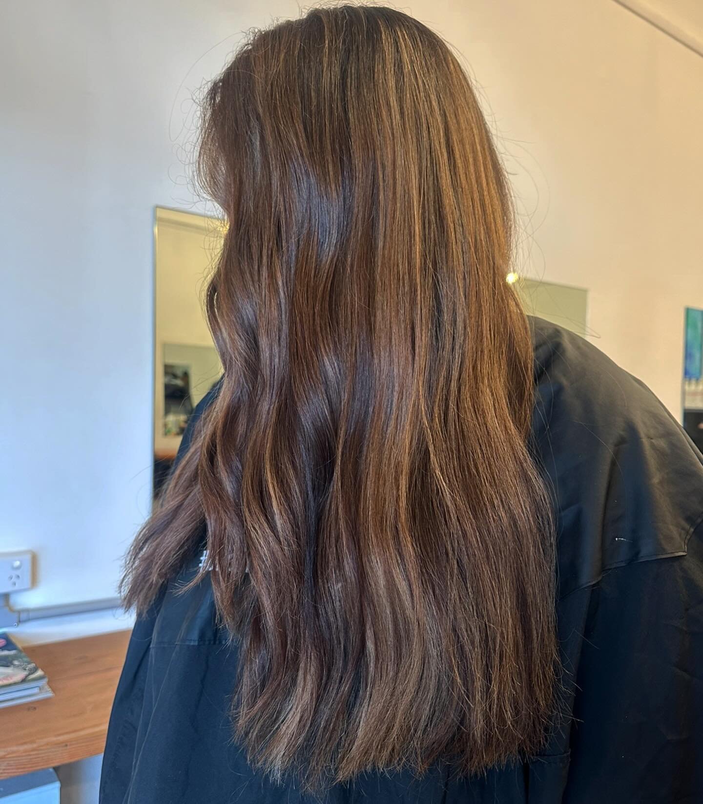 Brunette refresh! 🌰🤎

We love to make sure every client in our salon is properly looked after, this beautiful new mum needed some TLC to her beautiful hair.

We did a natural brunette balayage and a toner to refresh her hair, we adore this milk cho