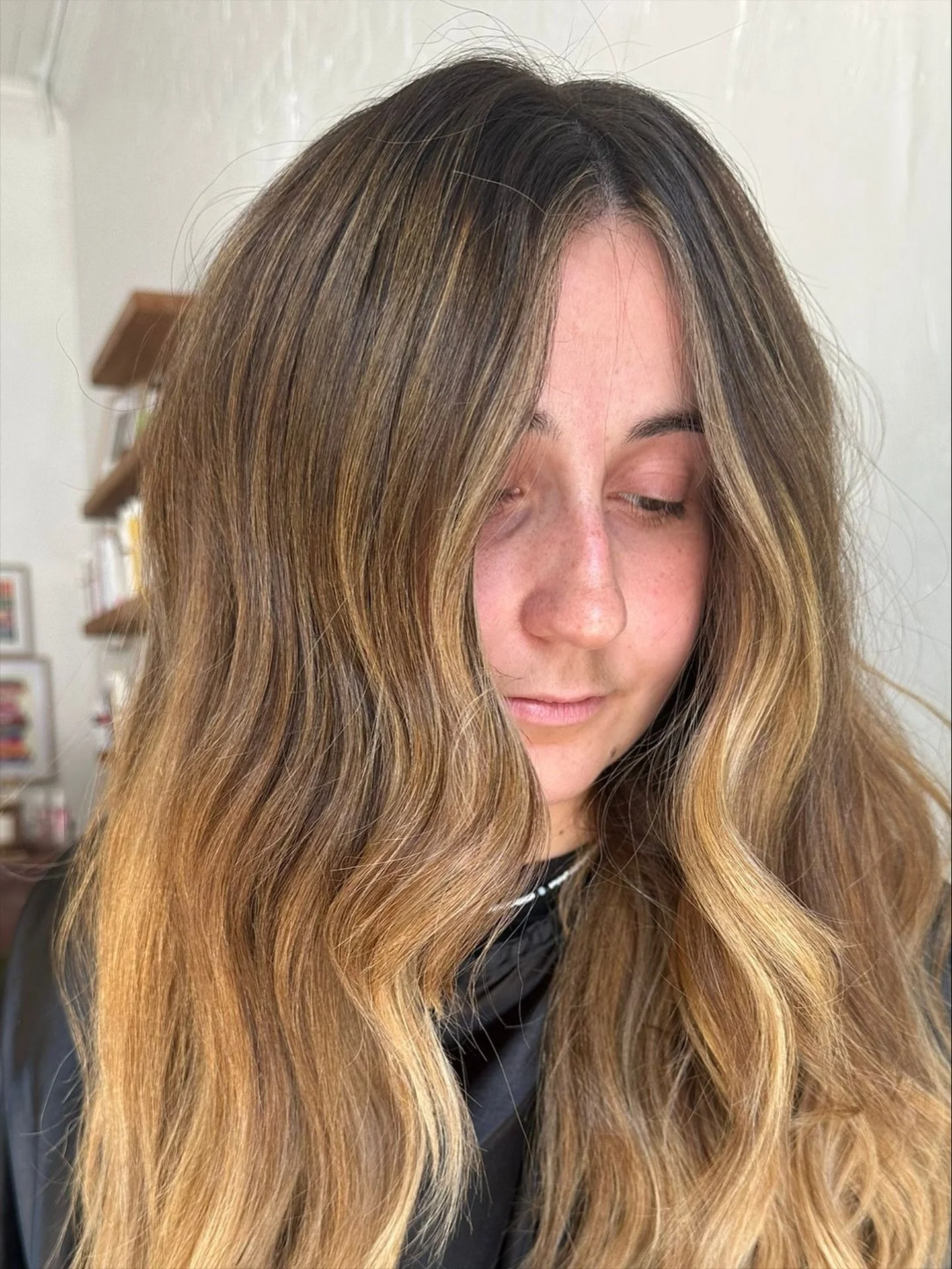We love a lived in warm blonde balayage with a soft face framing! 

Swipe to see the transformation 🤳

Book your appointment today - link in bio or DM! 

💇&zwj;♀️ by Lara at Salon 35018
📍Hawthorn, Melbourne 

#salon35018 #balayage #livedinblonde #