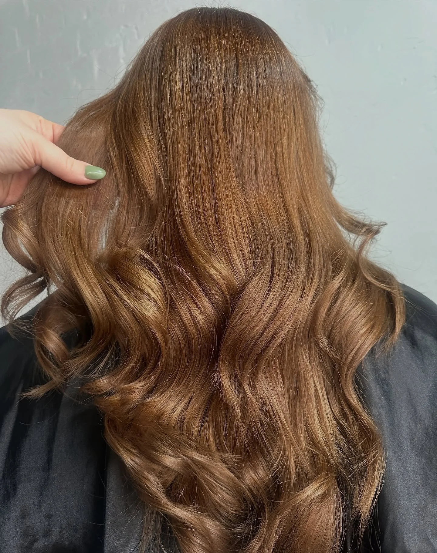 We’re obsessed with this chestnut copper 😍
Swipe to see this amazing transformation✨
Book your appointment today - link in bio or DM! 
💇‍♀️ by Lara at Salon 35018
📍Hawthorn, Melbourne 
#salon35018 #copperhair #copper #chestnutcopper