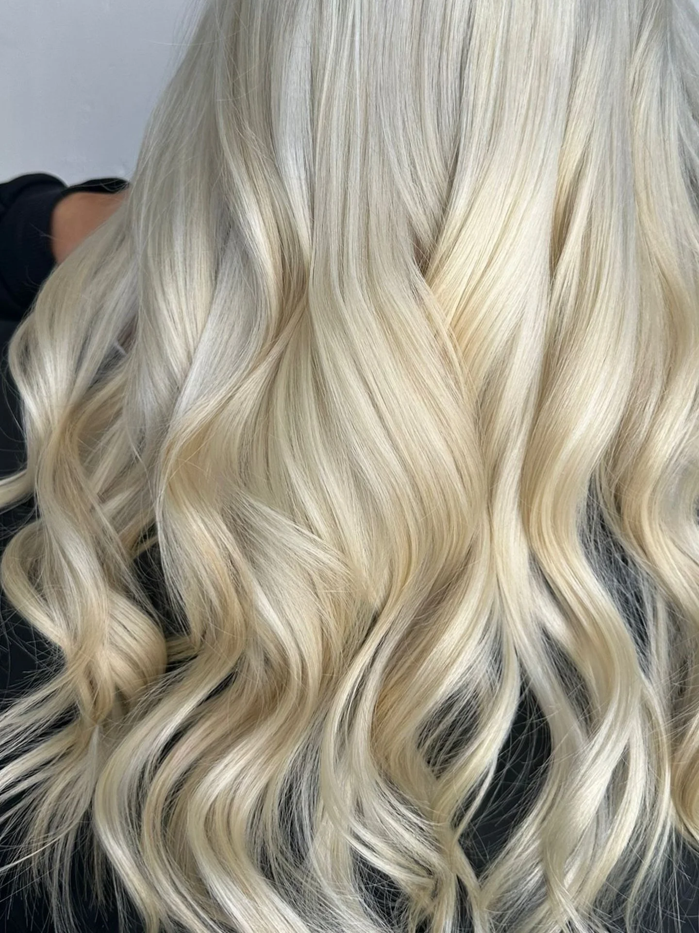 Using back to back foils &amp; no toner to create this gorgeous platinum moment ❄️

Book your appointment today - link in bio or DM! 

📍Hawthorn, Melbourne 

#salon35018 #melbournehair #blondehairmelbourne