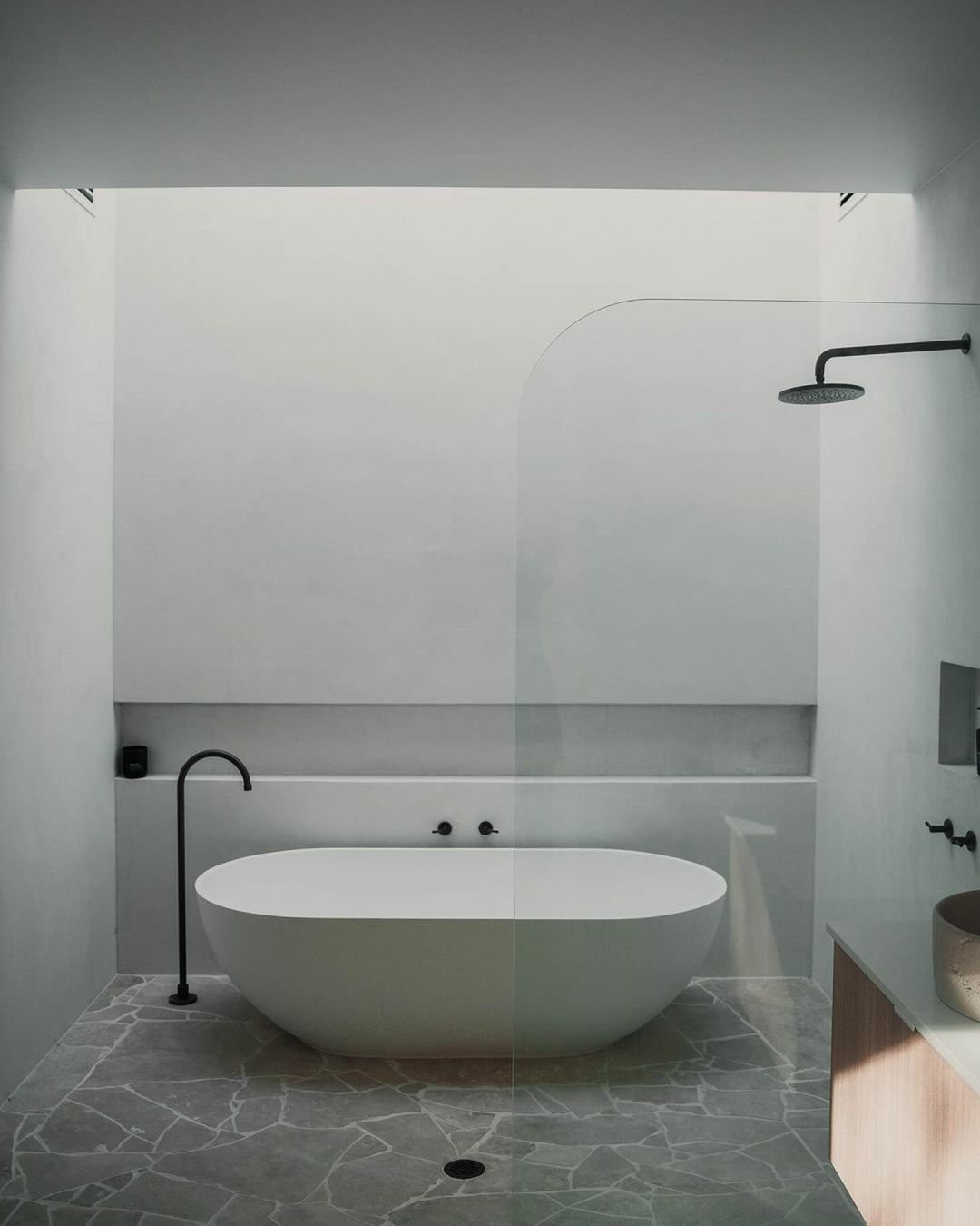 Throwback to this project where we installed X-Bond to the bathroom walls, including inside the shower. A minimalist design with maximum impact   Design & image from @baybuilthomes.jpg