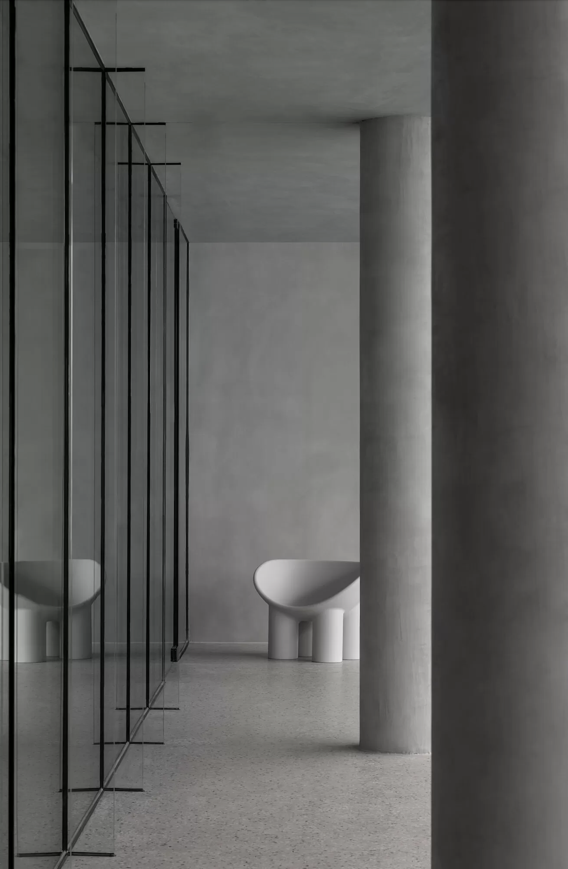 microcement columns and ceiling