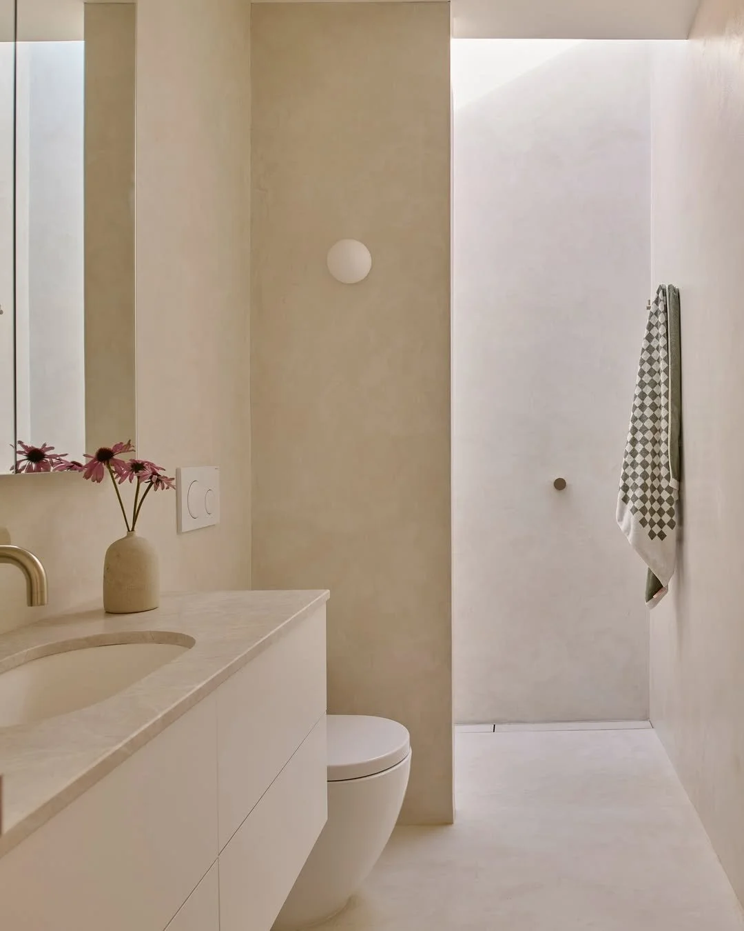 microcement bathroom surfaces